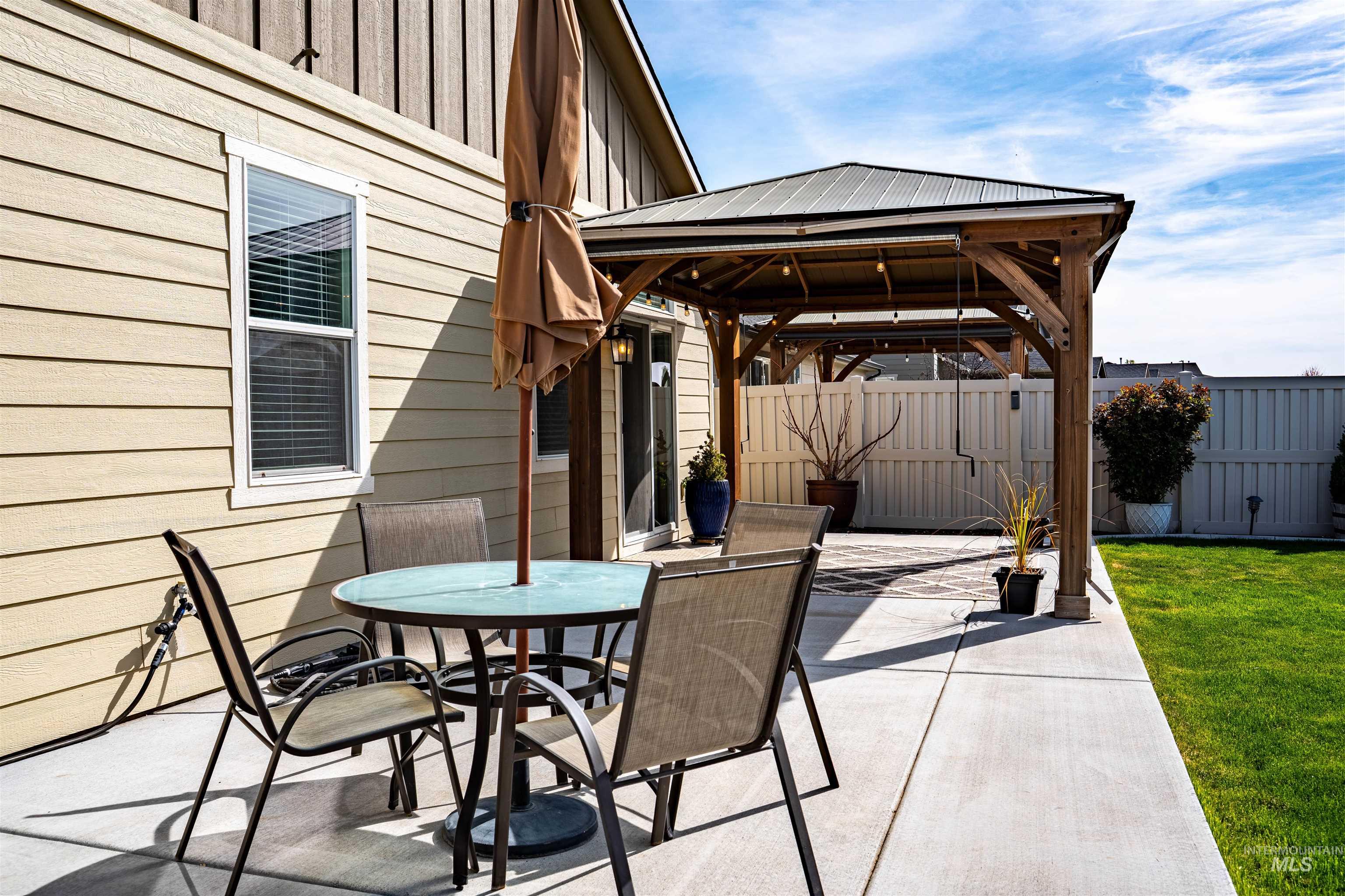 6207 W Mattawa