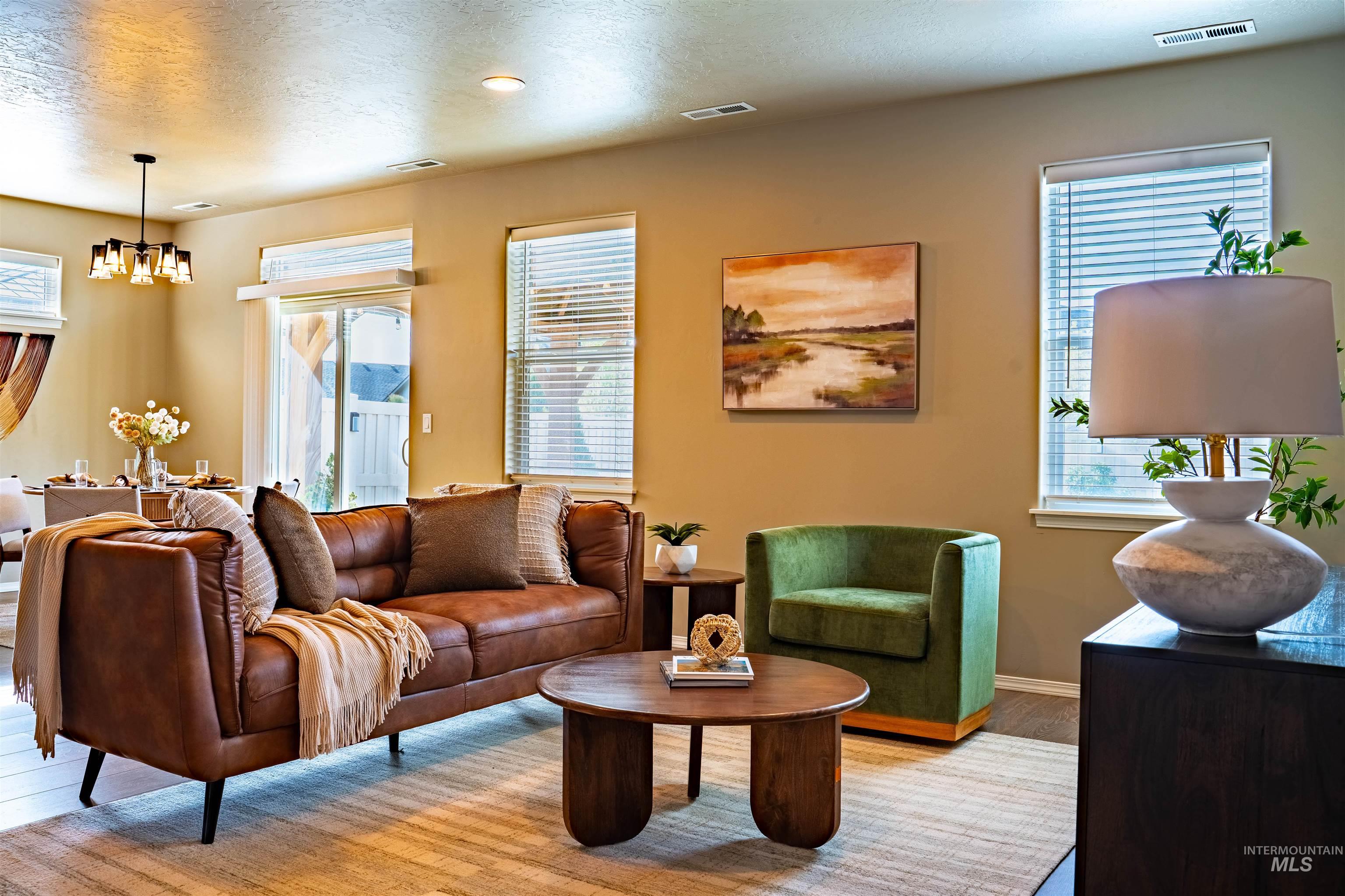 6207 W Mattawa