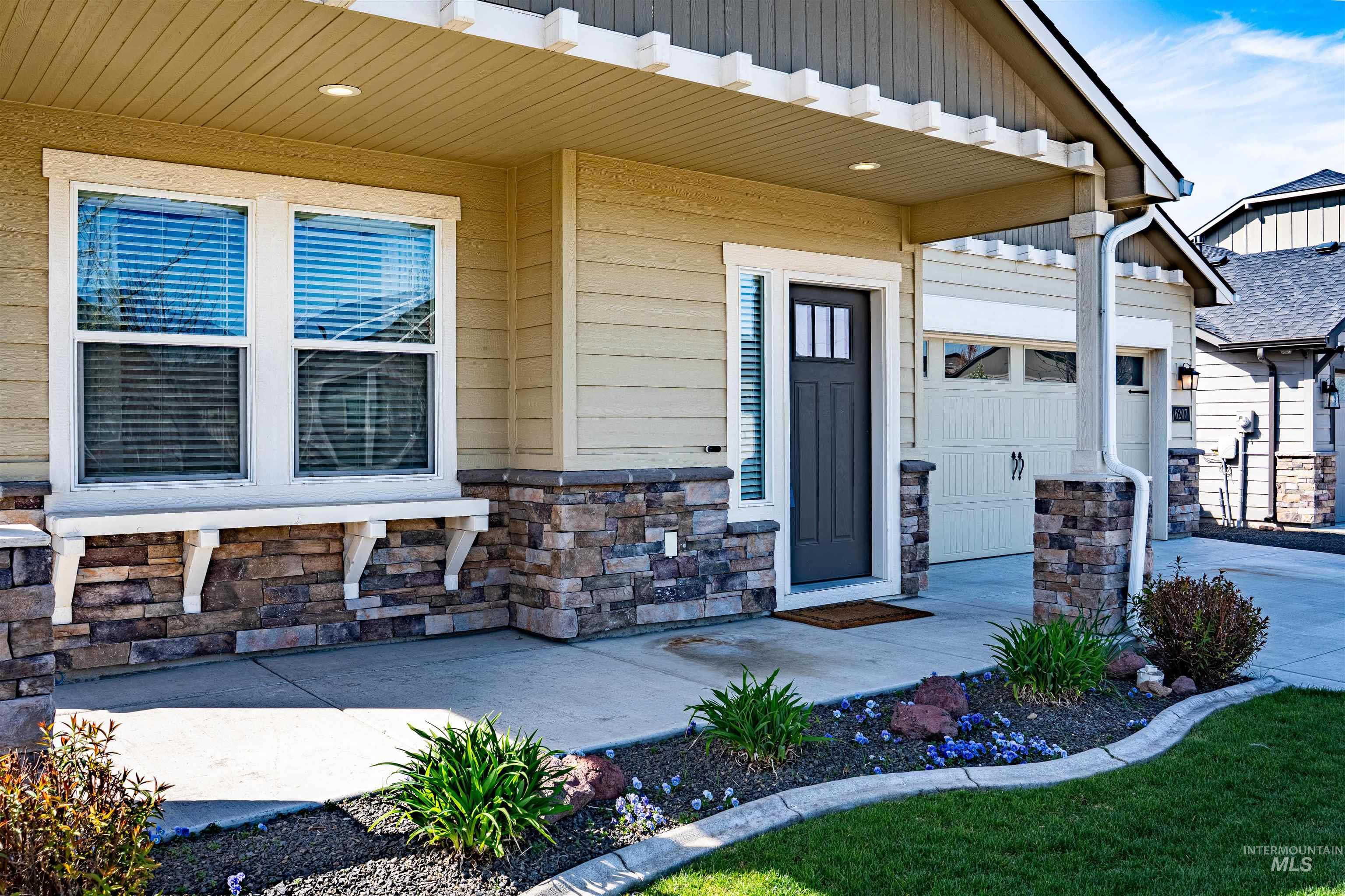 6207 W Mattawa