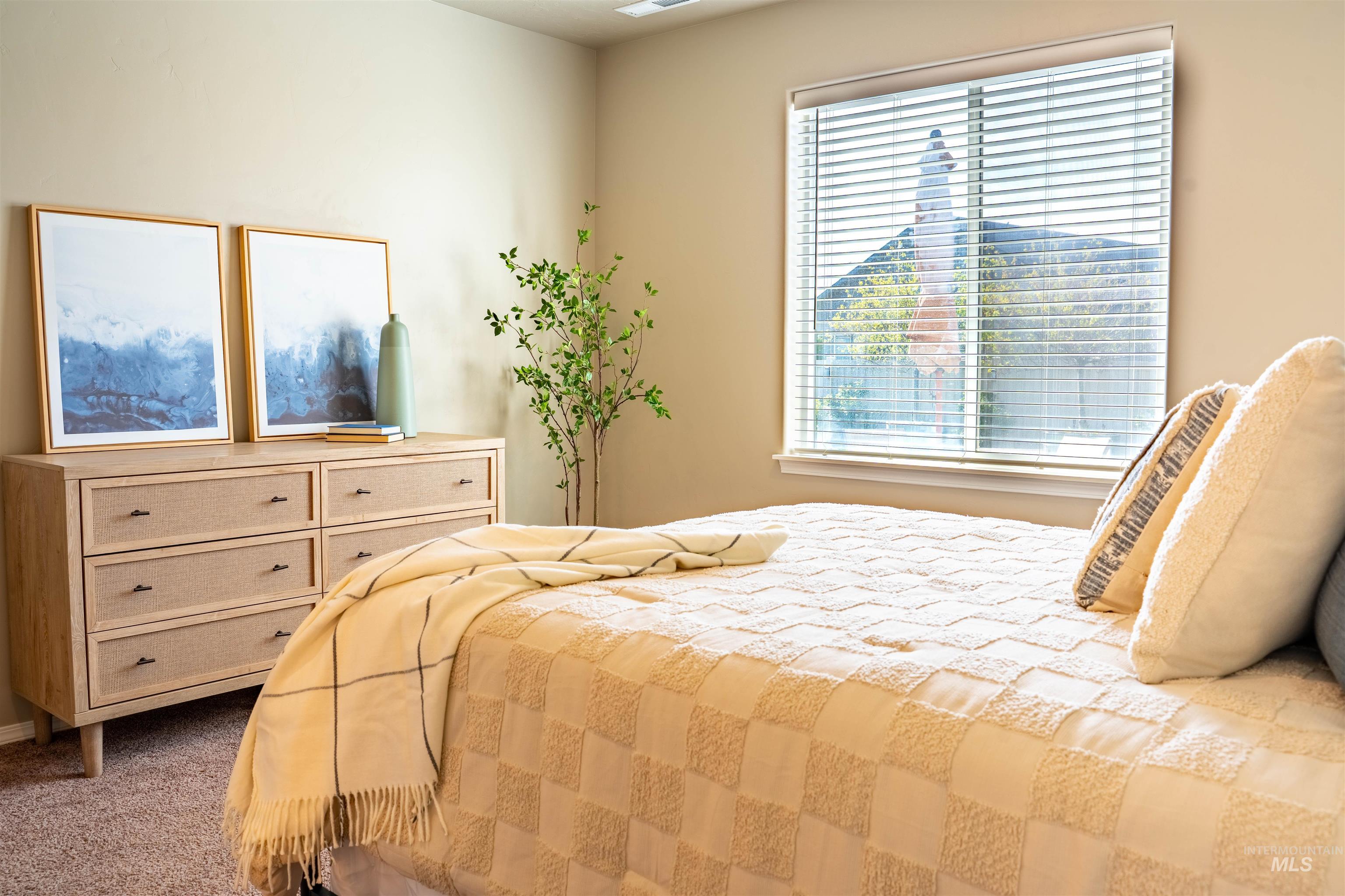 6207 W Mattawa