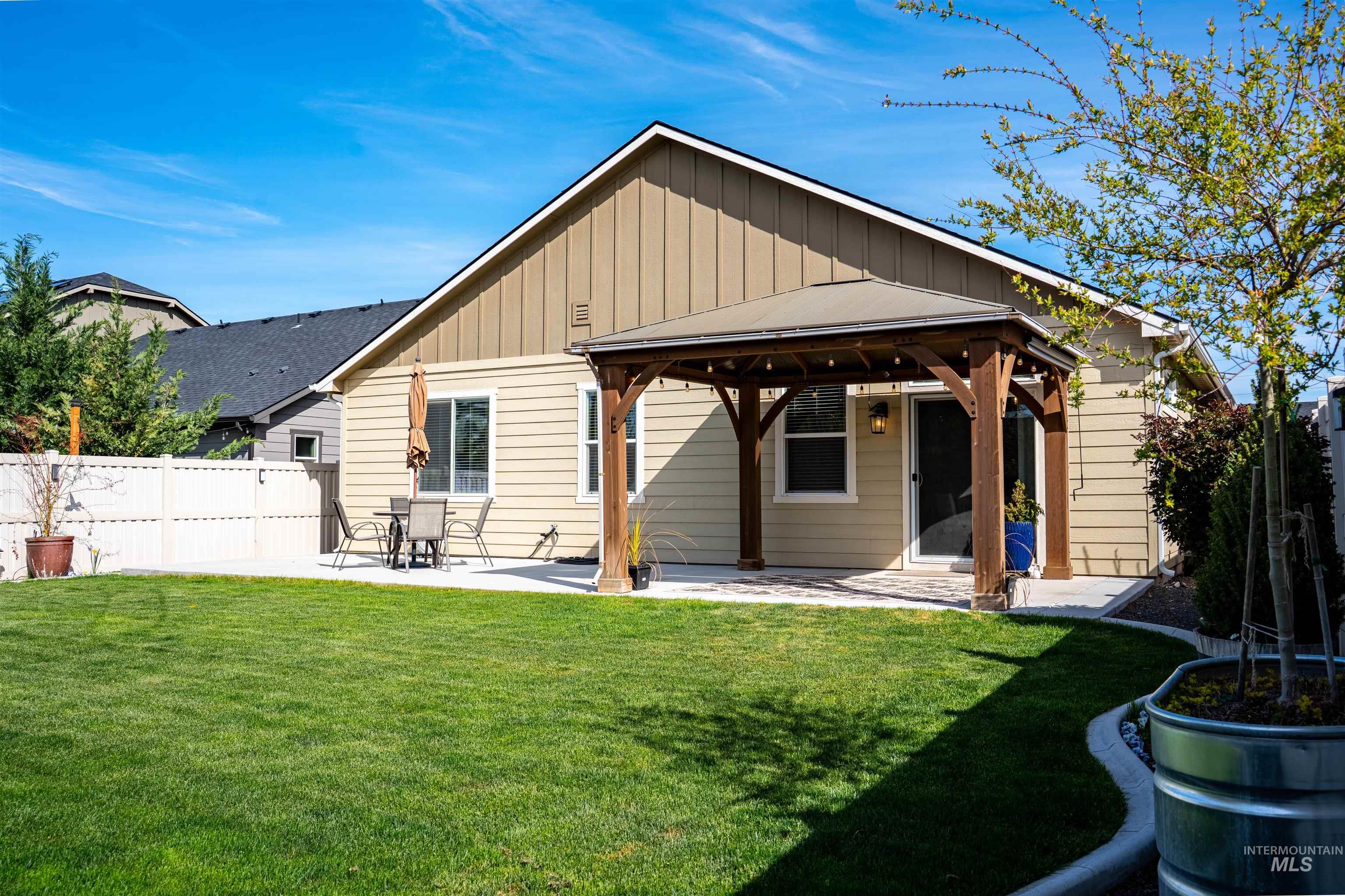 6207 W Mattawa