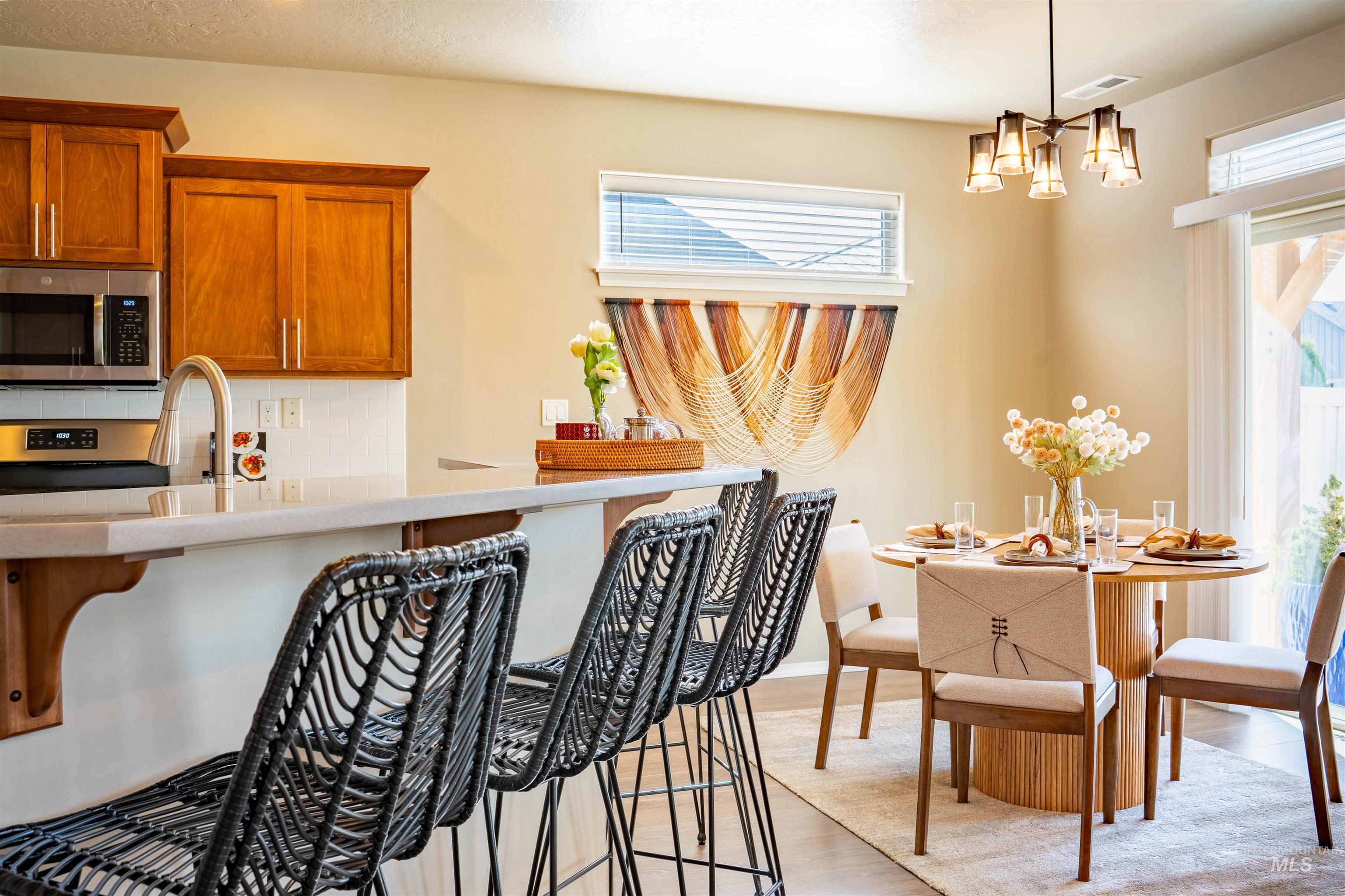 6207 W Mattawa
