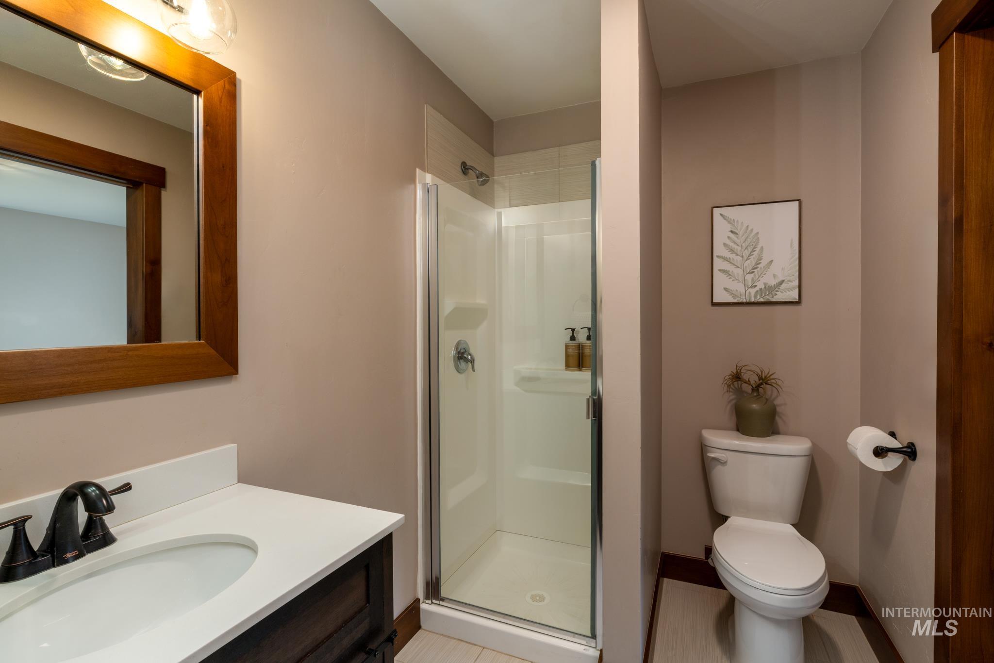 2850 Glenbrook Dr.