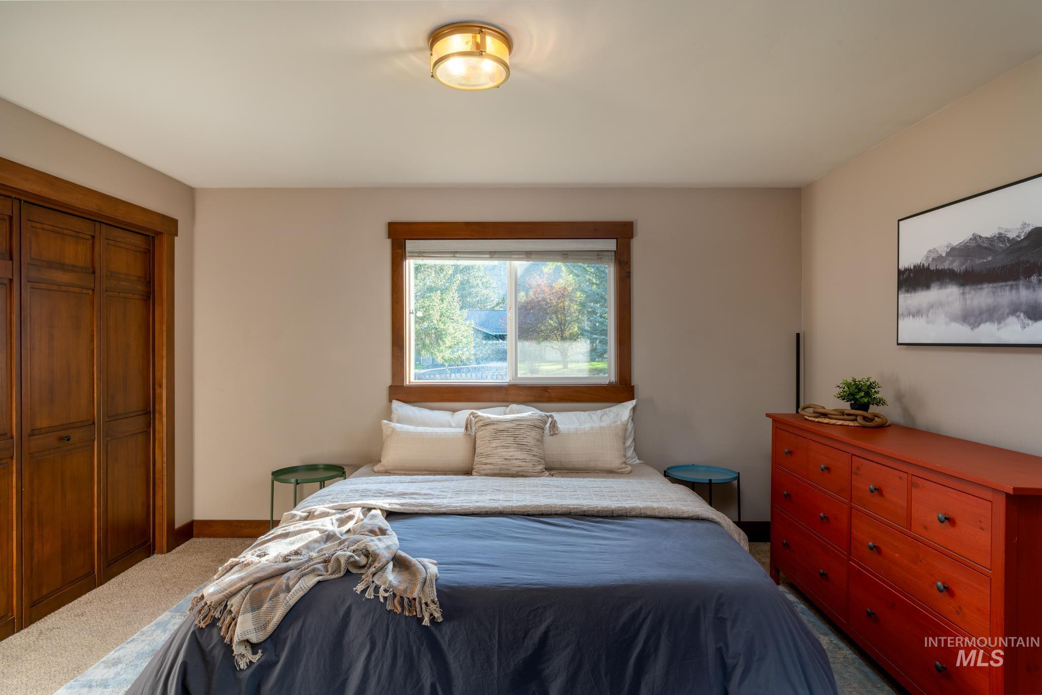 2850 Glenbrook Dr.