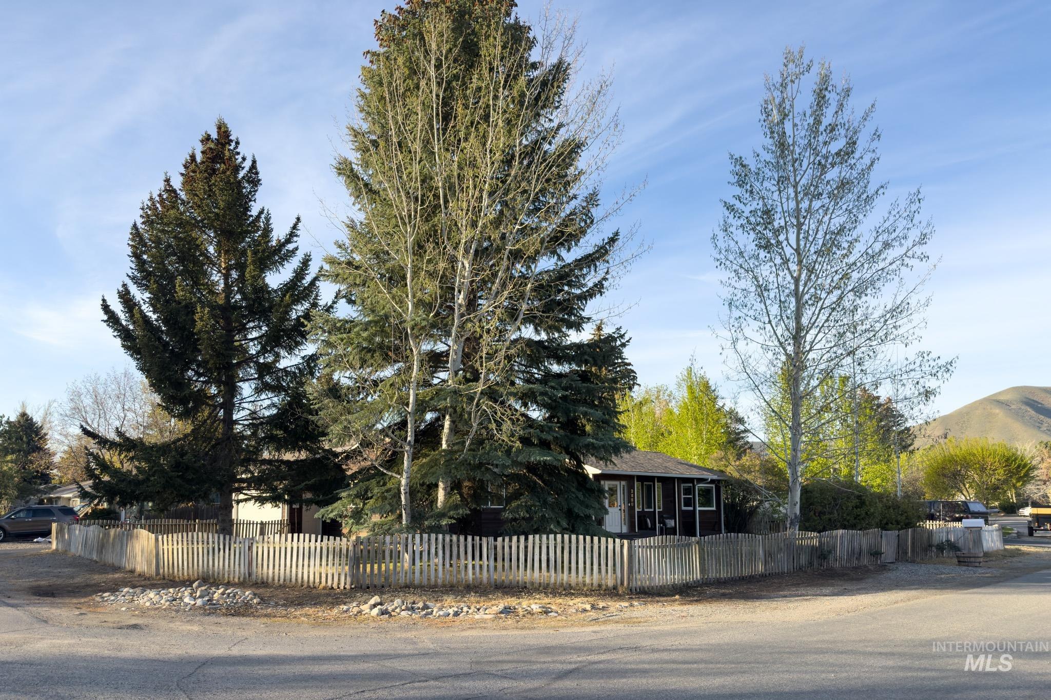 2850 Glenbrook Dr.