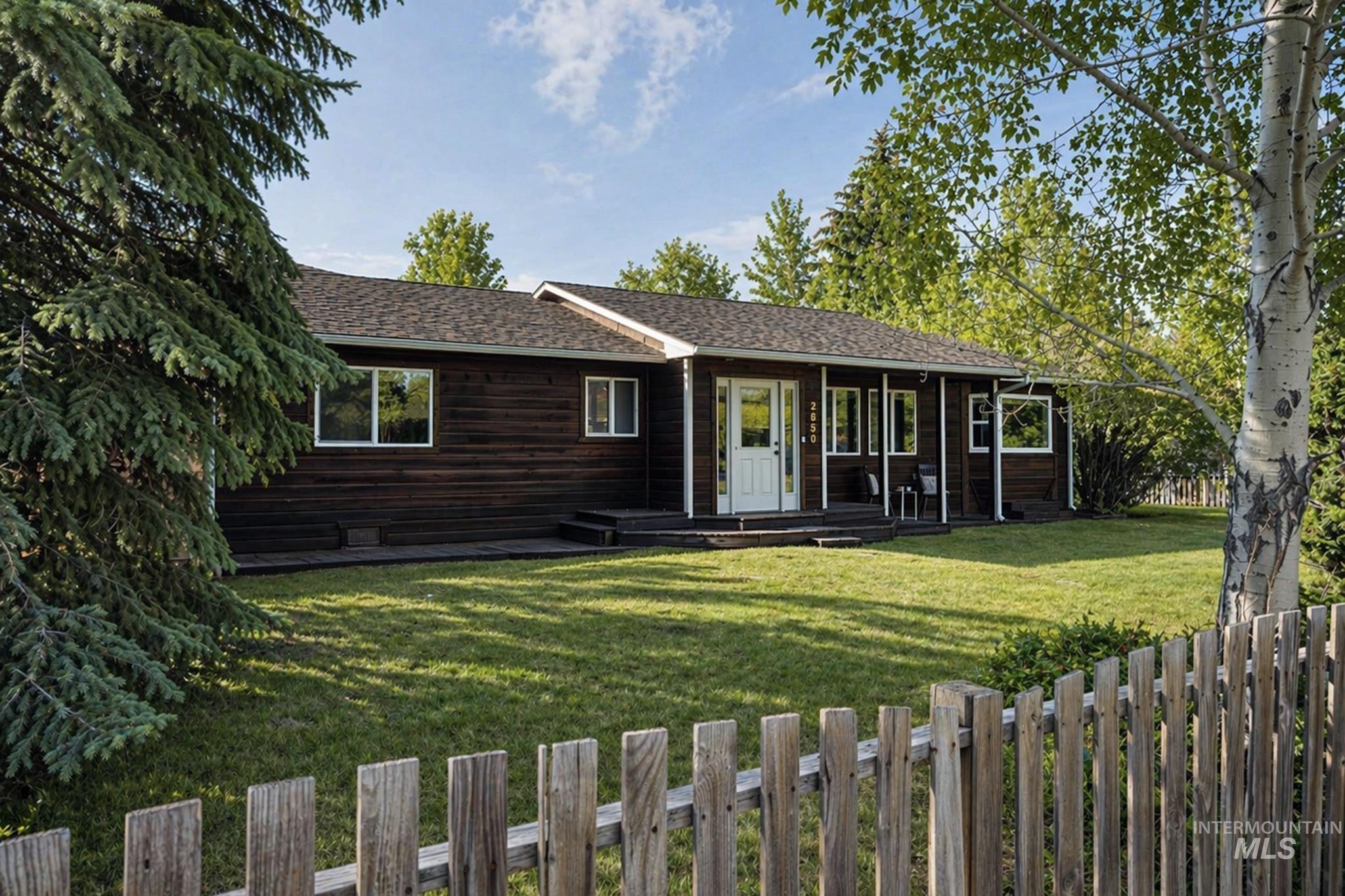 2850 Glenbrook Dr.