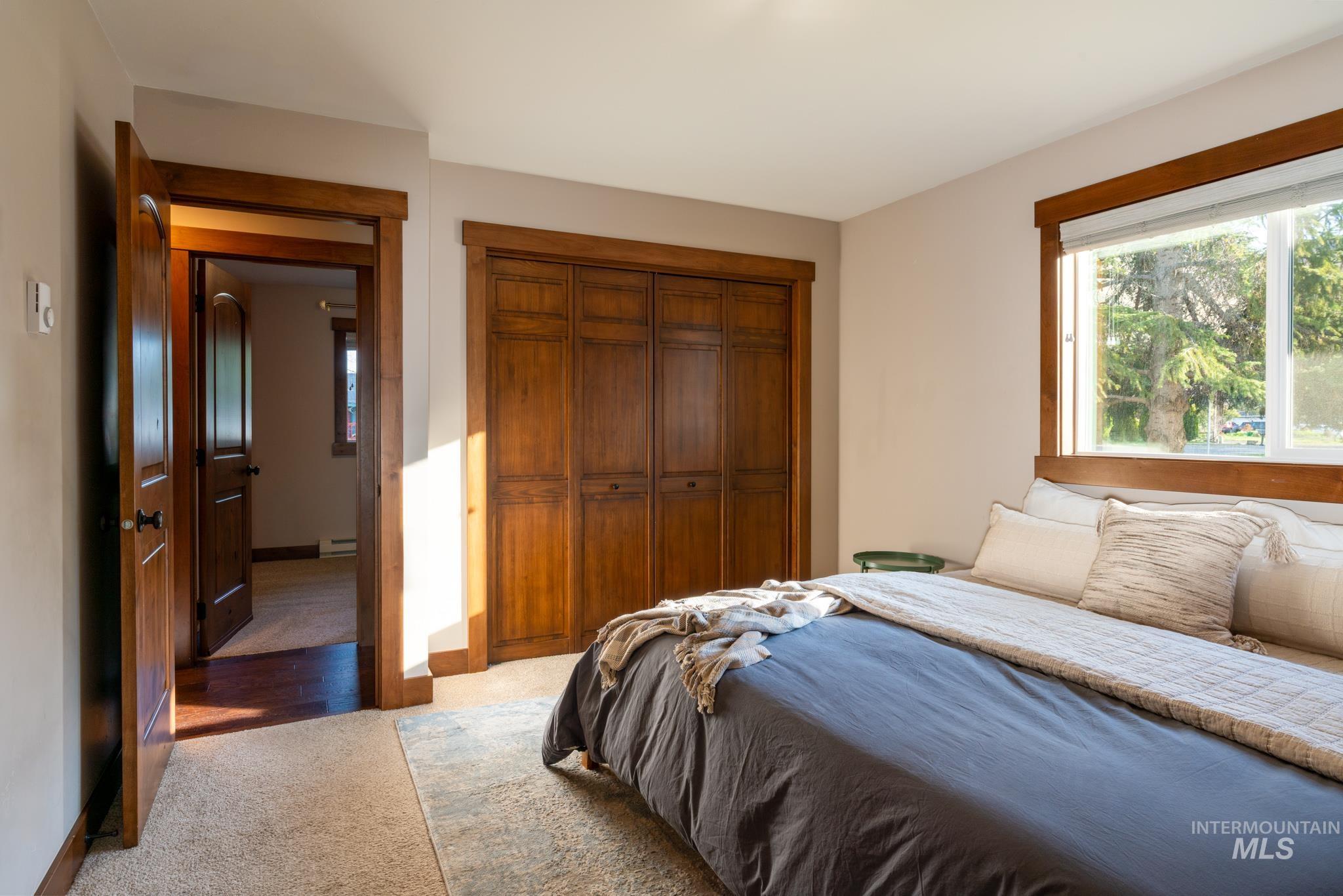 2850 Glenbrook Dr.