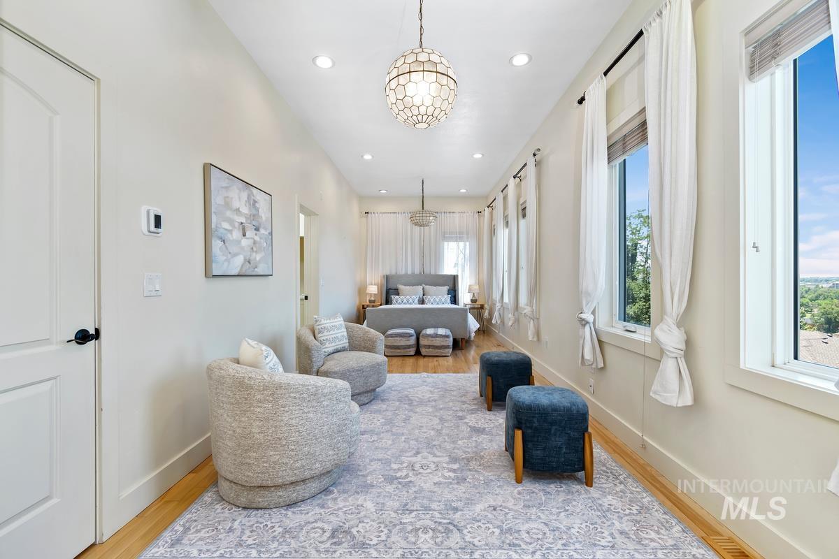 130 W Horizon Drive