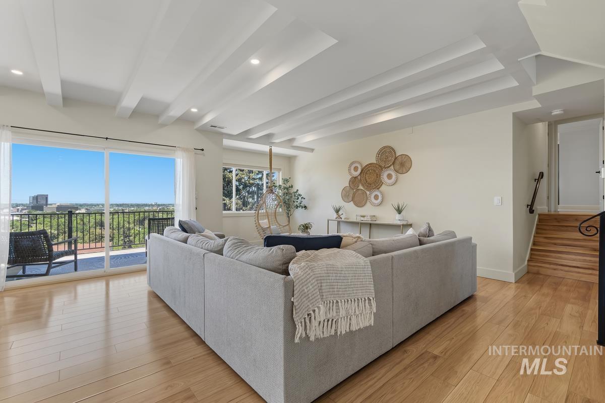 130 W Horizon Drive