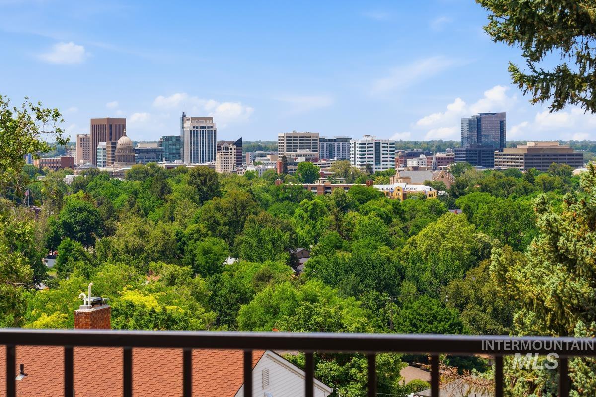 130 W Horizon Drive