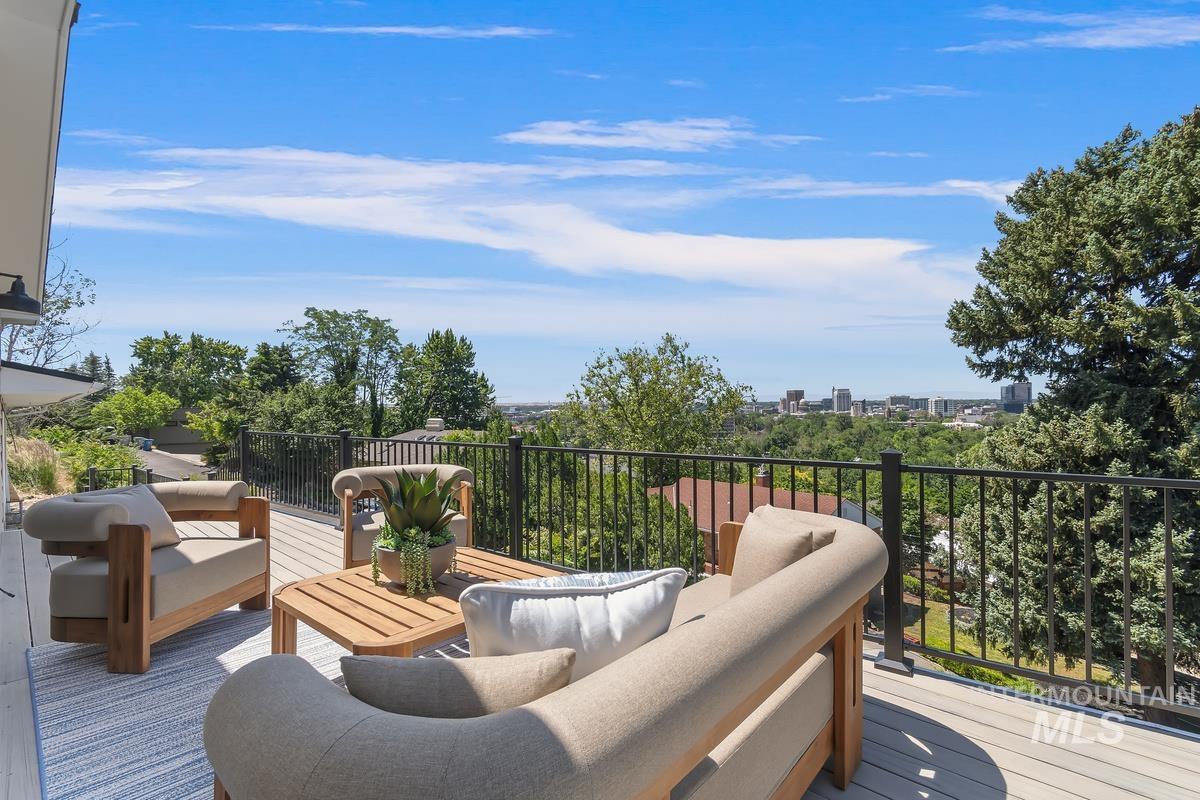 130 W Horizon Drive