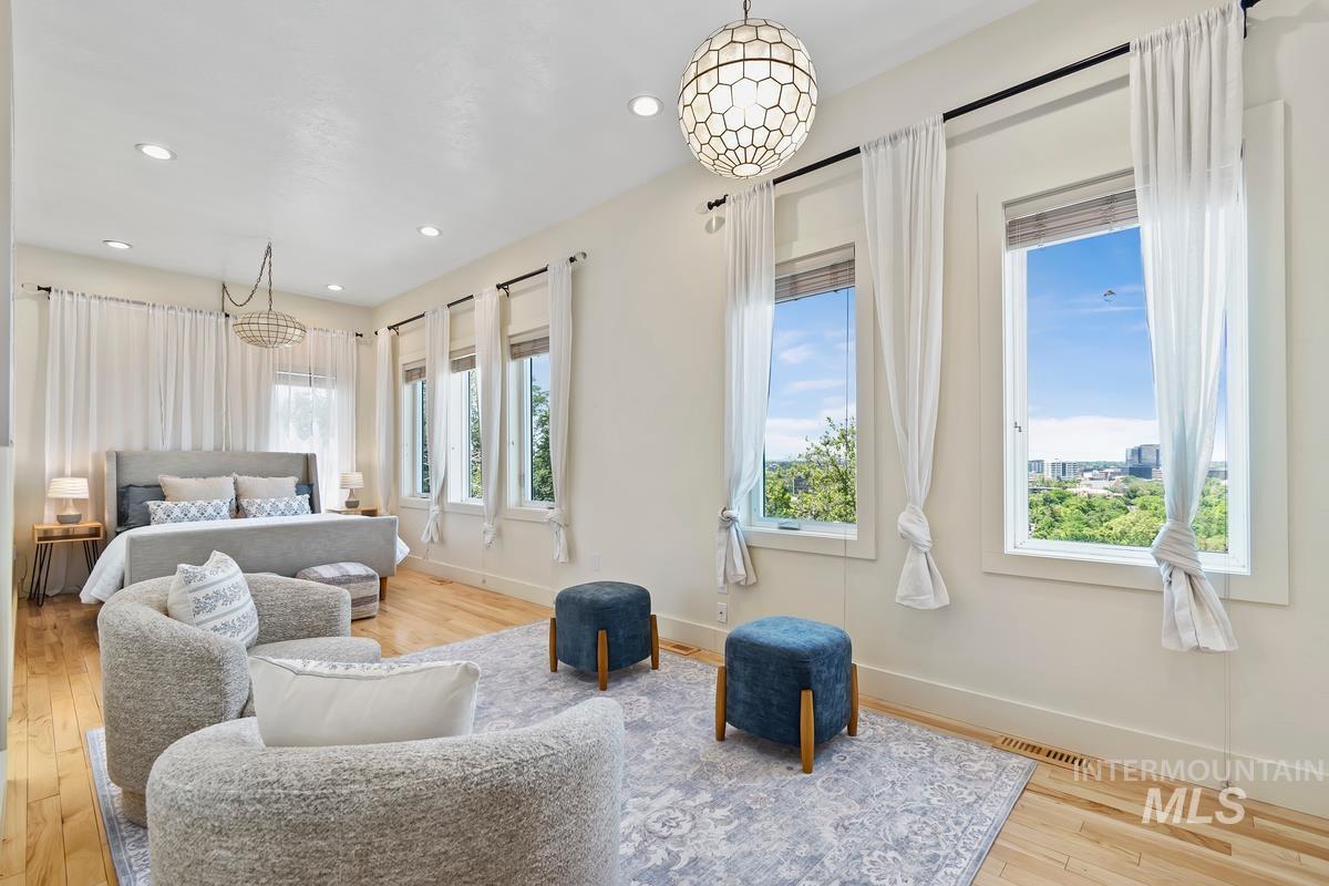 130 W Horizon Drive