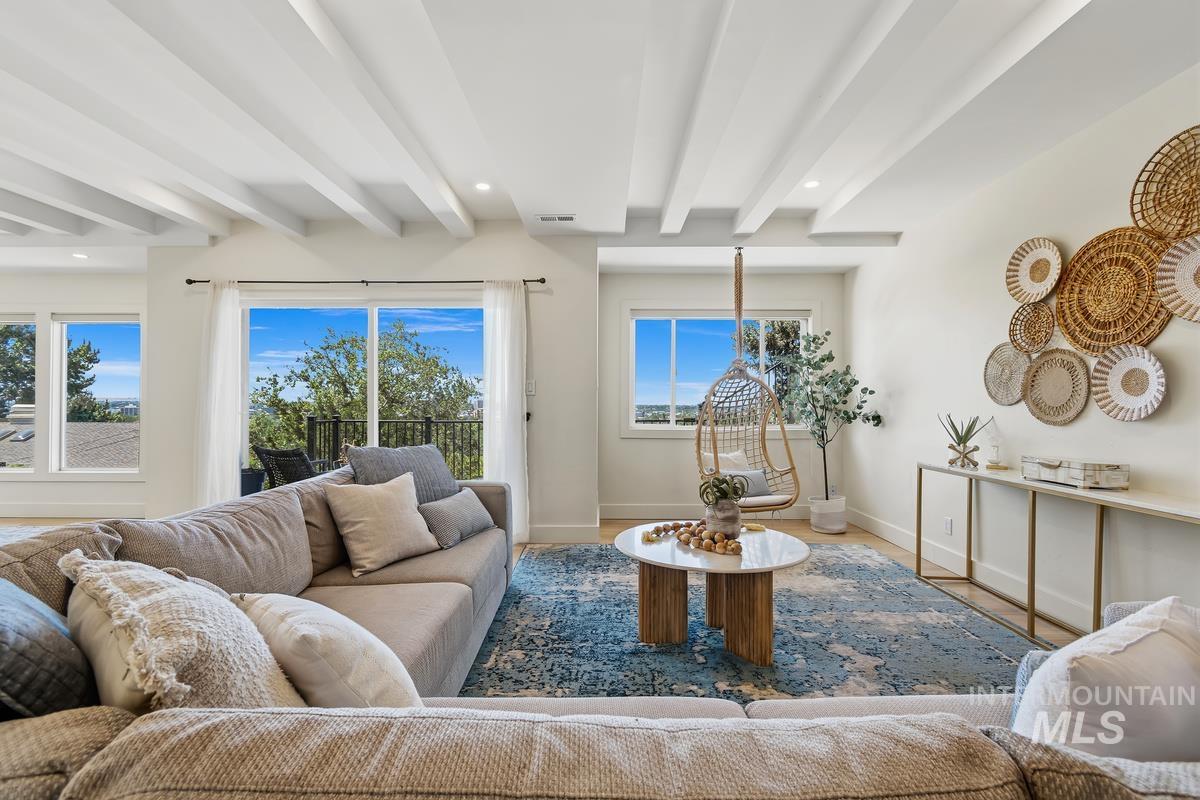 130 W Horizon Drive