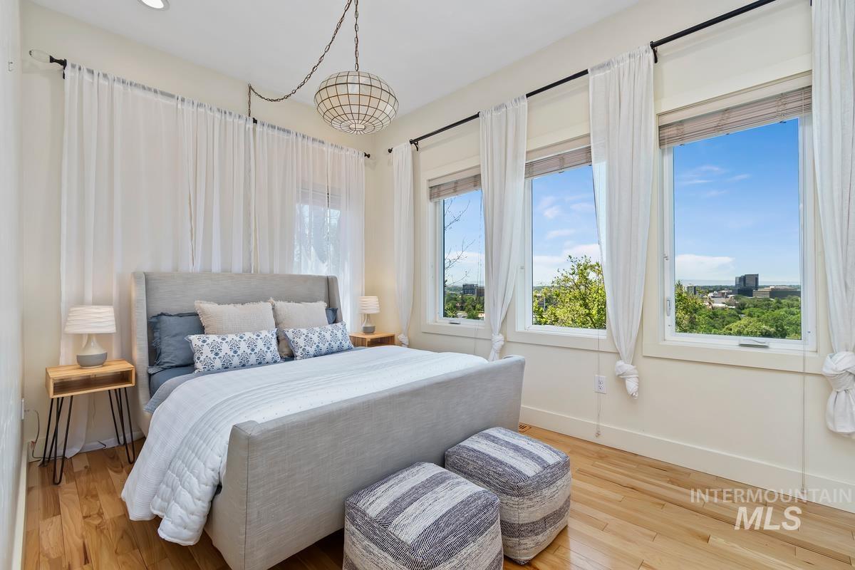 130 W Horizon Drive