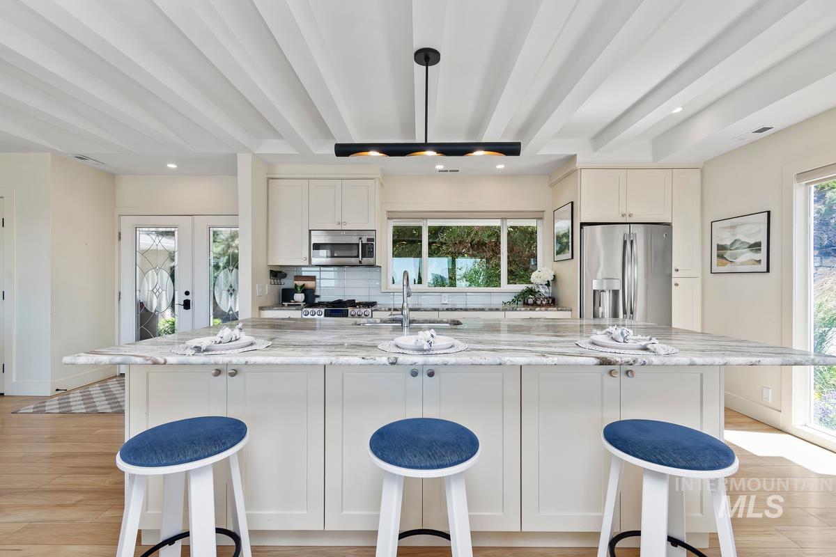 130 W Horizon Drive