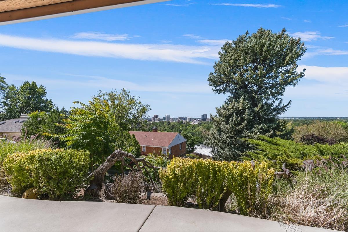 130 W Horizon Drive