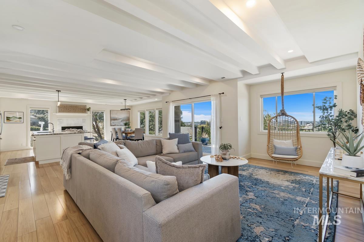130 W Horizon Drive