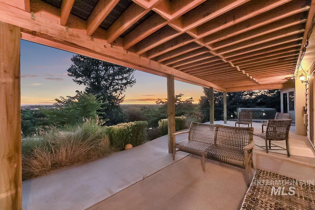 130 W Horizon Drive