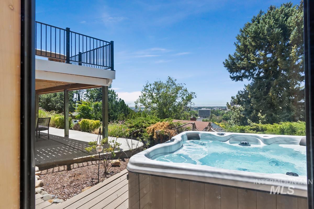 130 W Horizon Drive