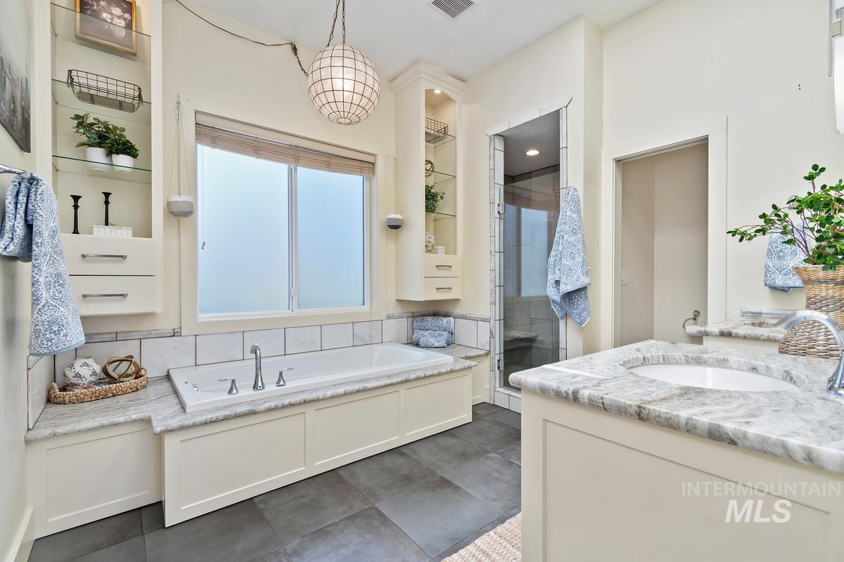 130 W Horizon Drive