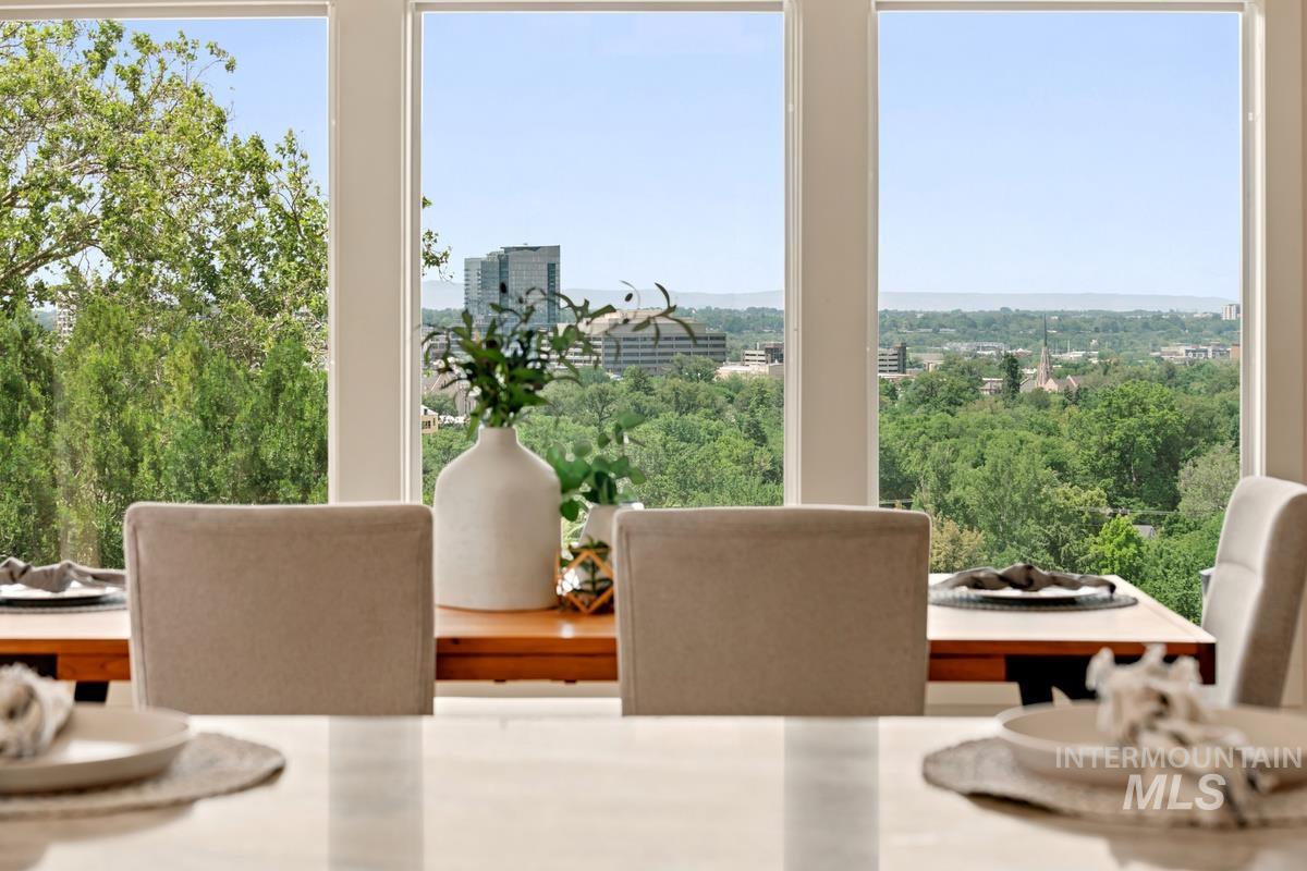 130 W Horizon Drive