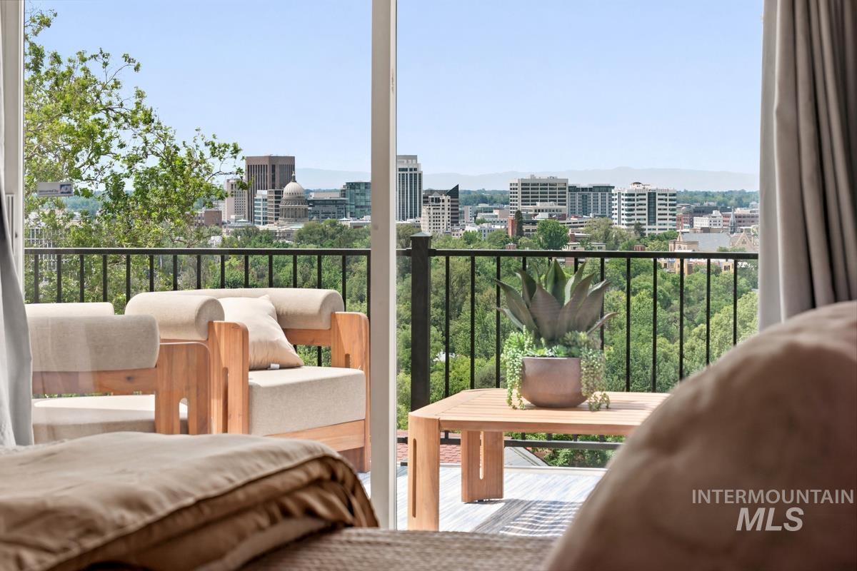 130 W Horizon Drive