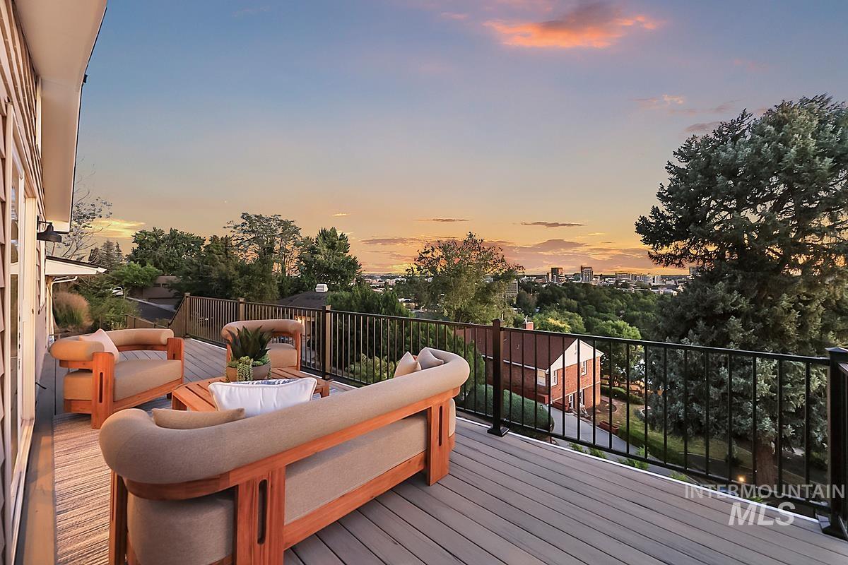 130 W Horizon Drive