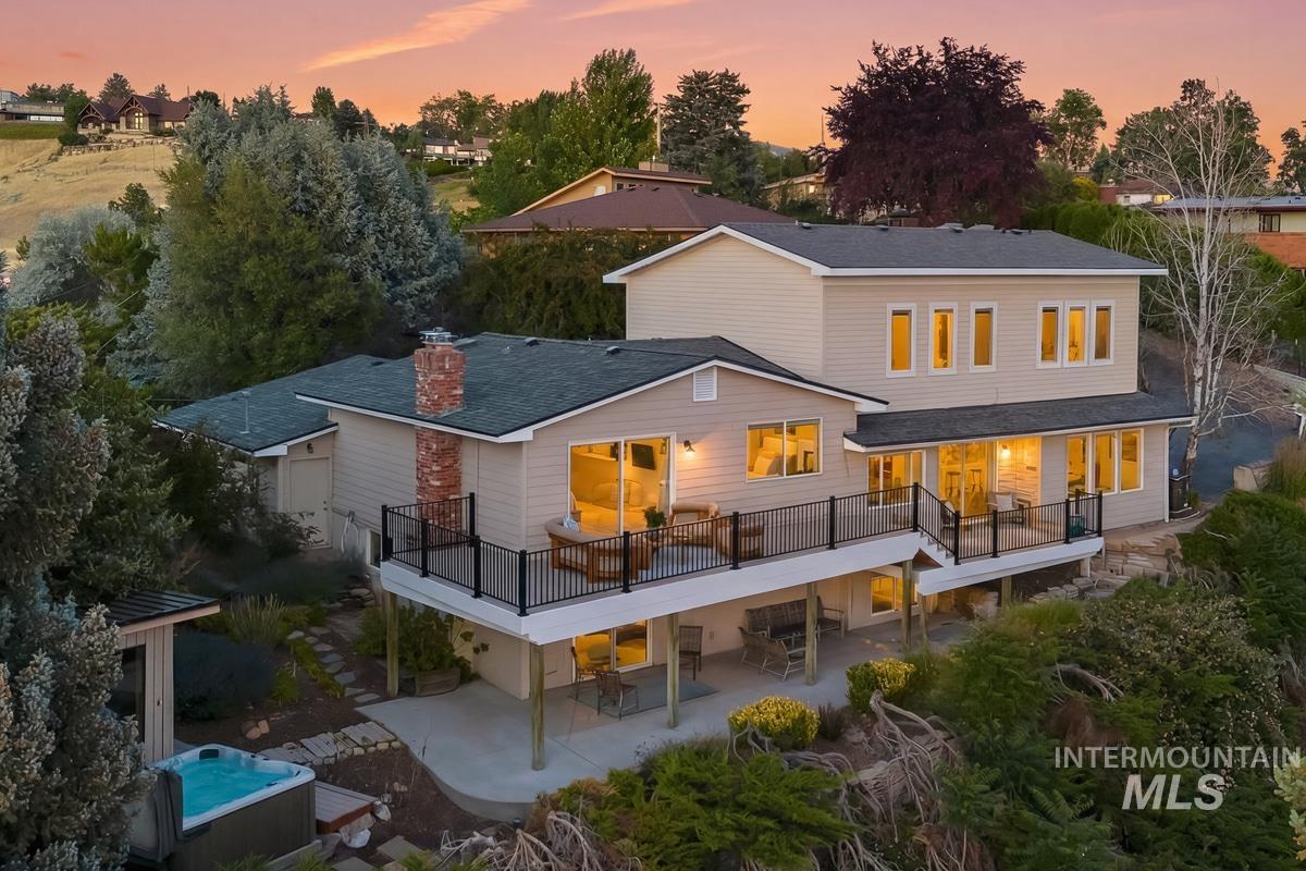 130 W Horizon Drive