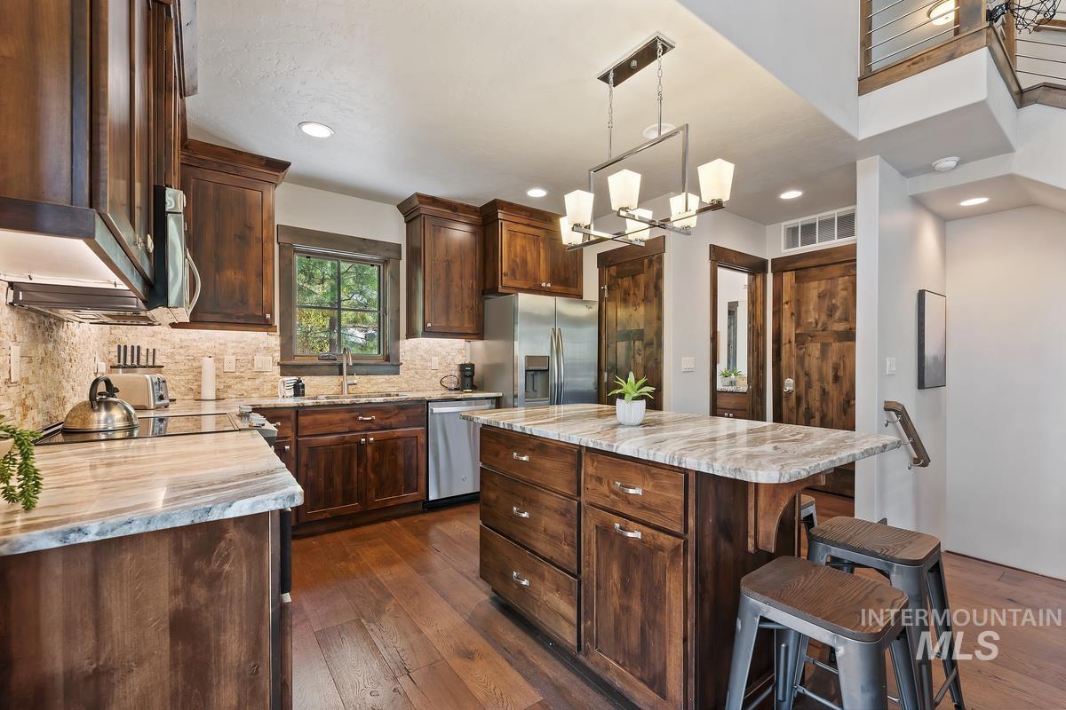 86 Golden Bar Ct