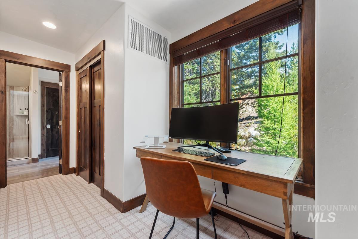 86 Golden Bar Ct