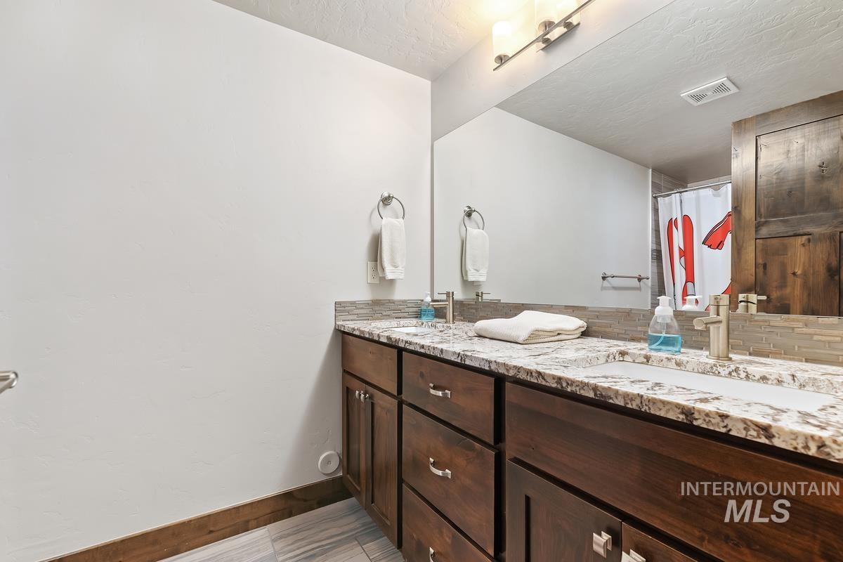 86 Golden Bar Ct
