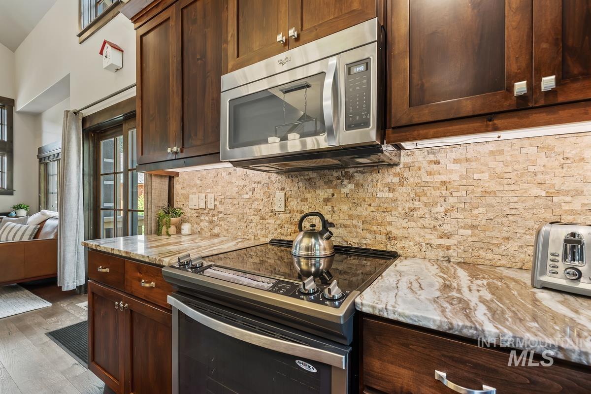 86 Golden Bar Ct