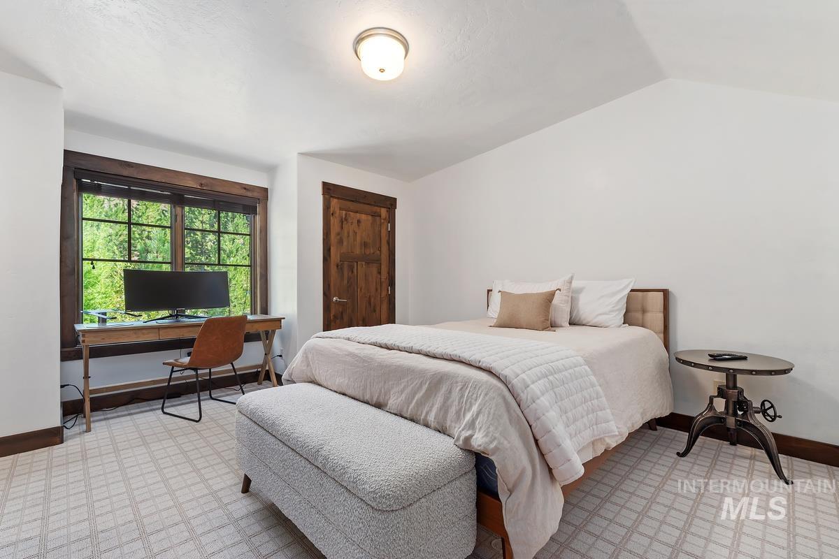 86 Golden Bar Ct