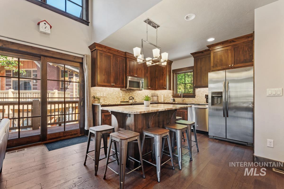 86 Golden Bar Ct
