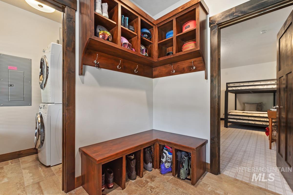 86 Golden Bar Ct