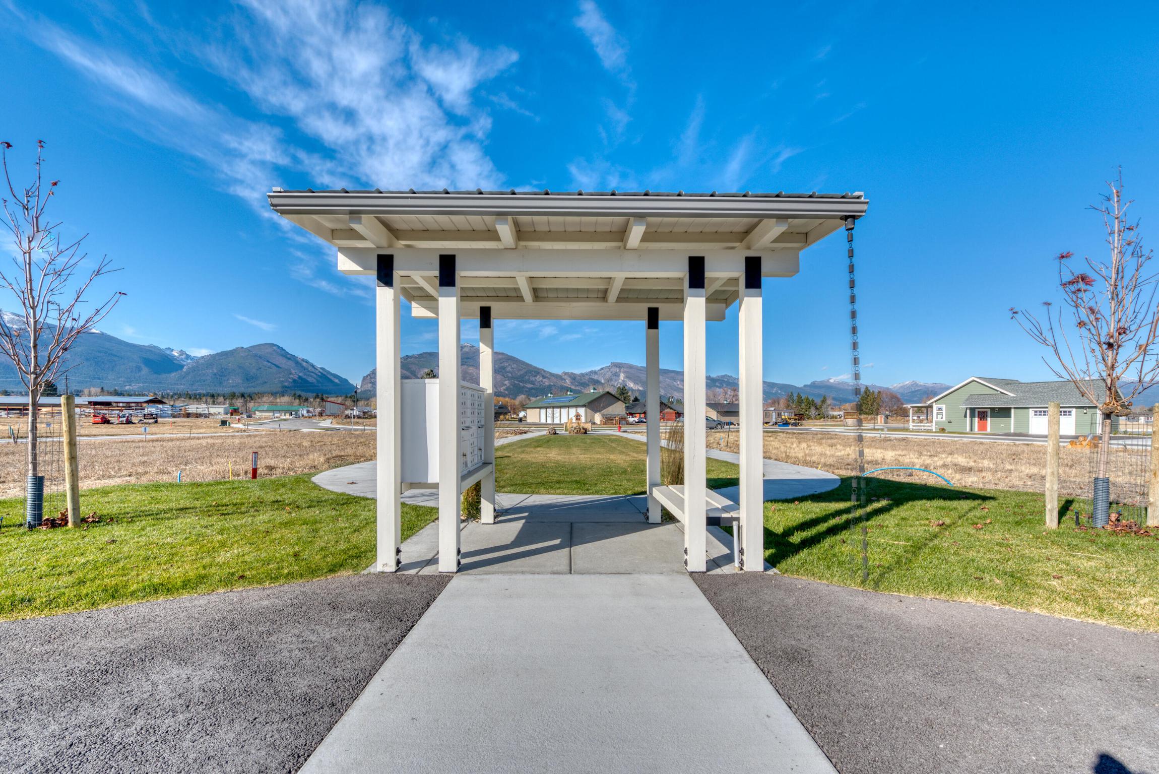 330 Mansion View Loop