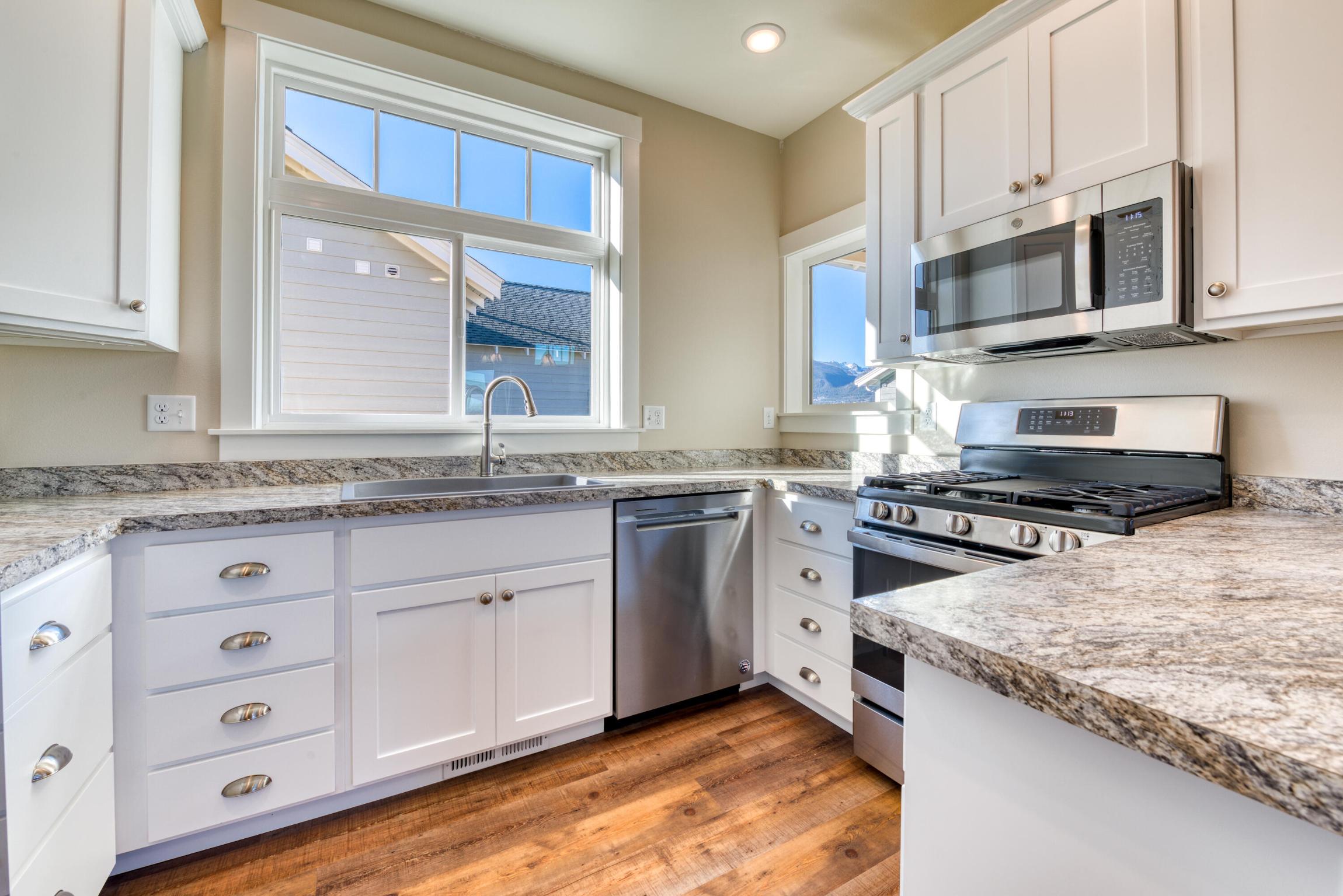 340 Mansion View Loop