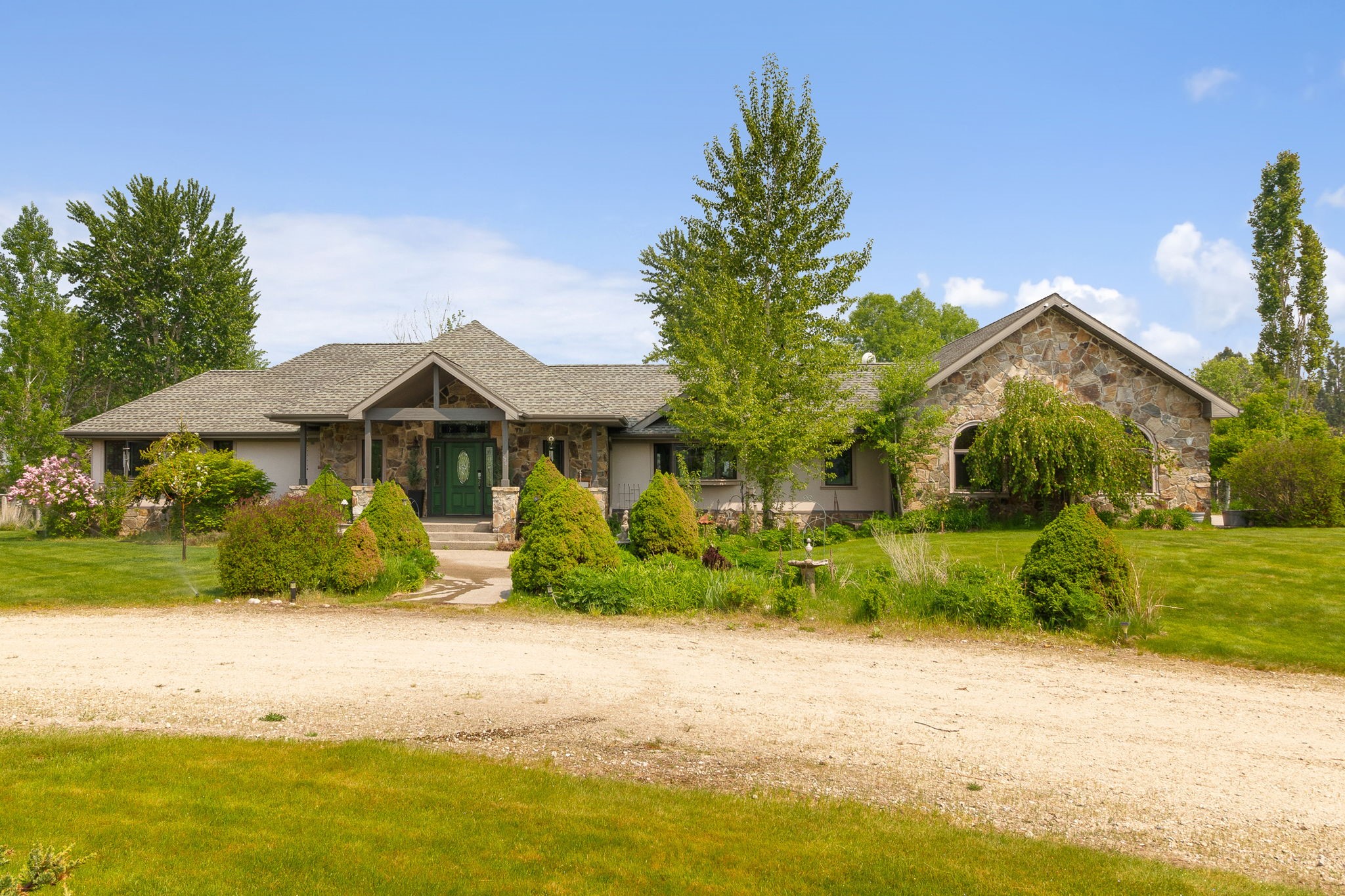 268 & 270 Golden Pond Drive