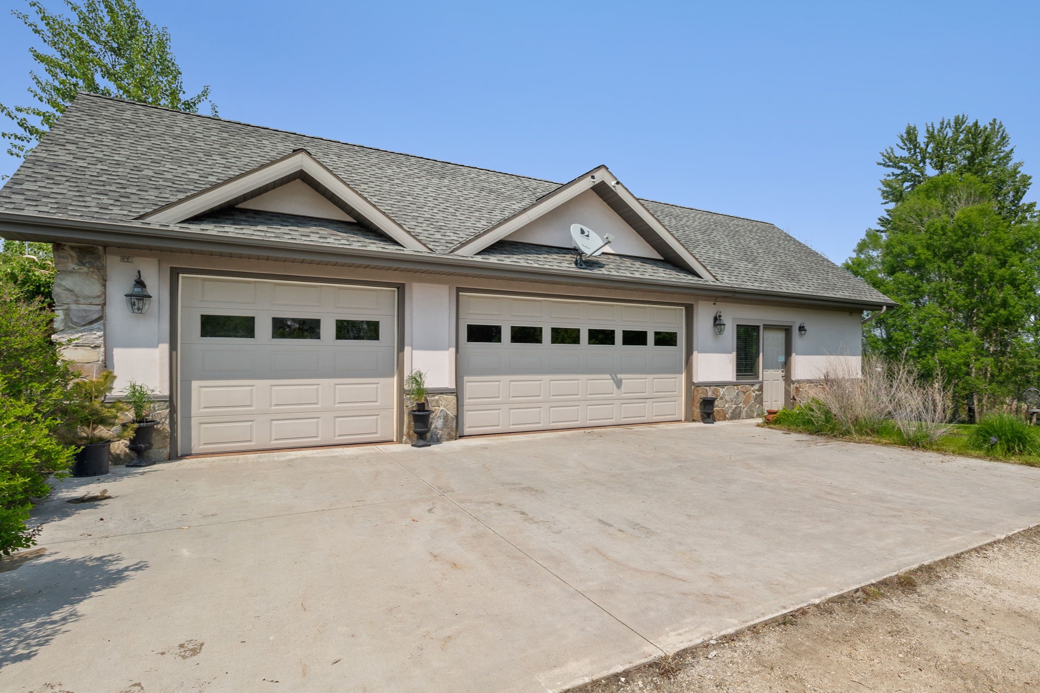 268 & 270 Golden Pond Drive
