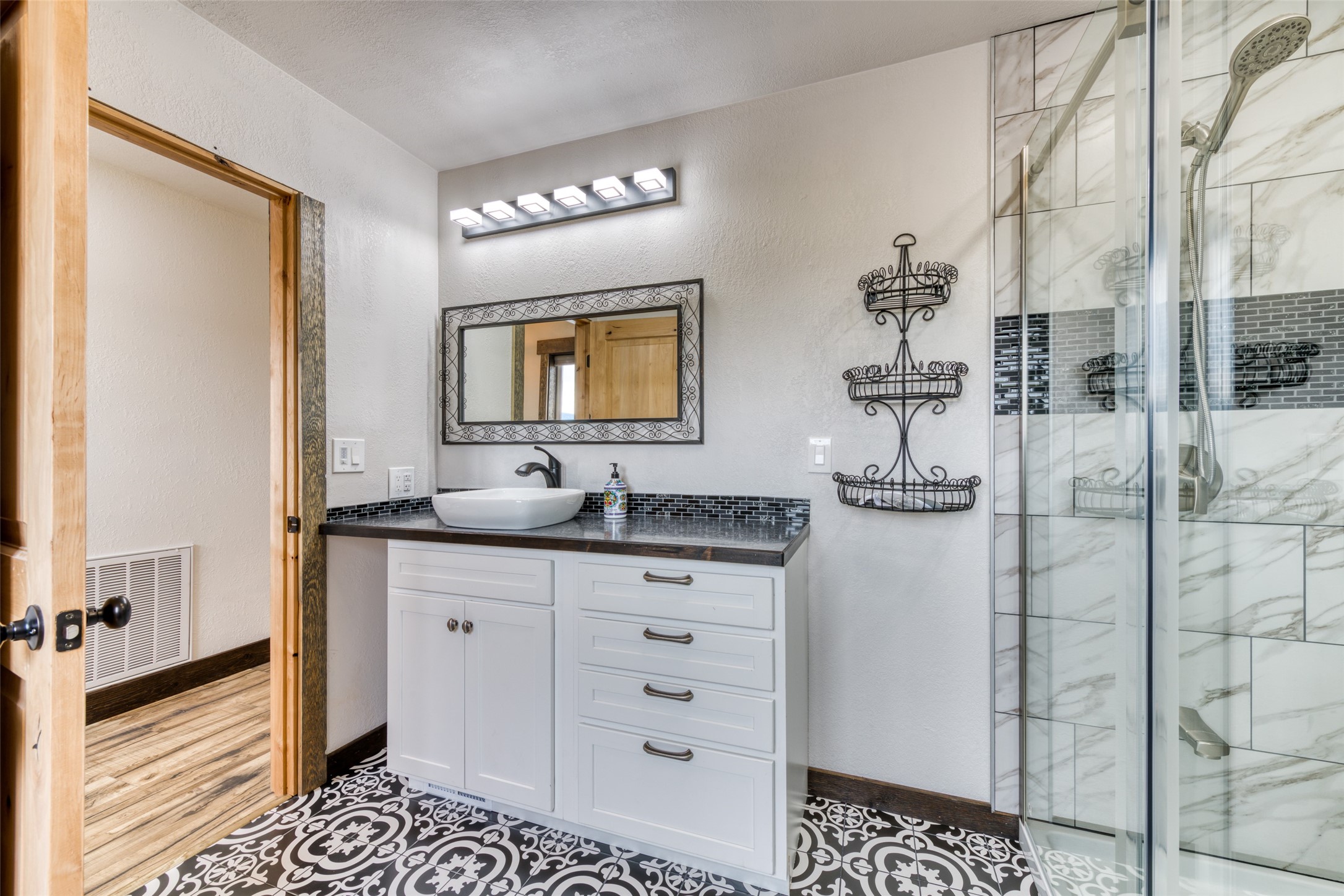 4728 Northview Drive