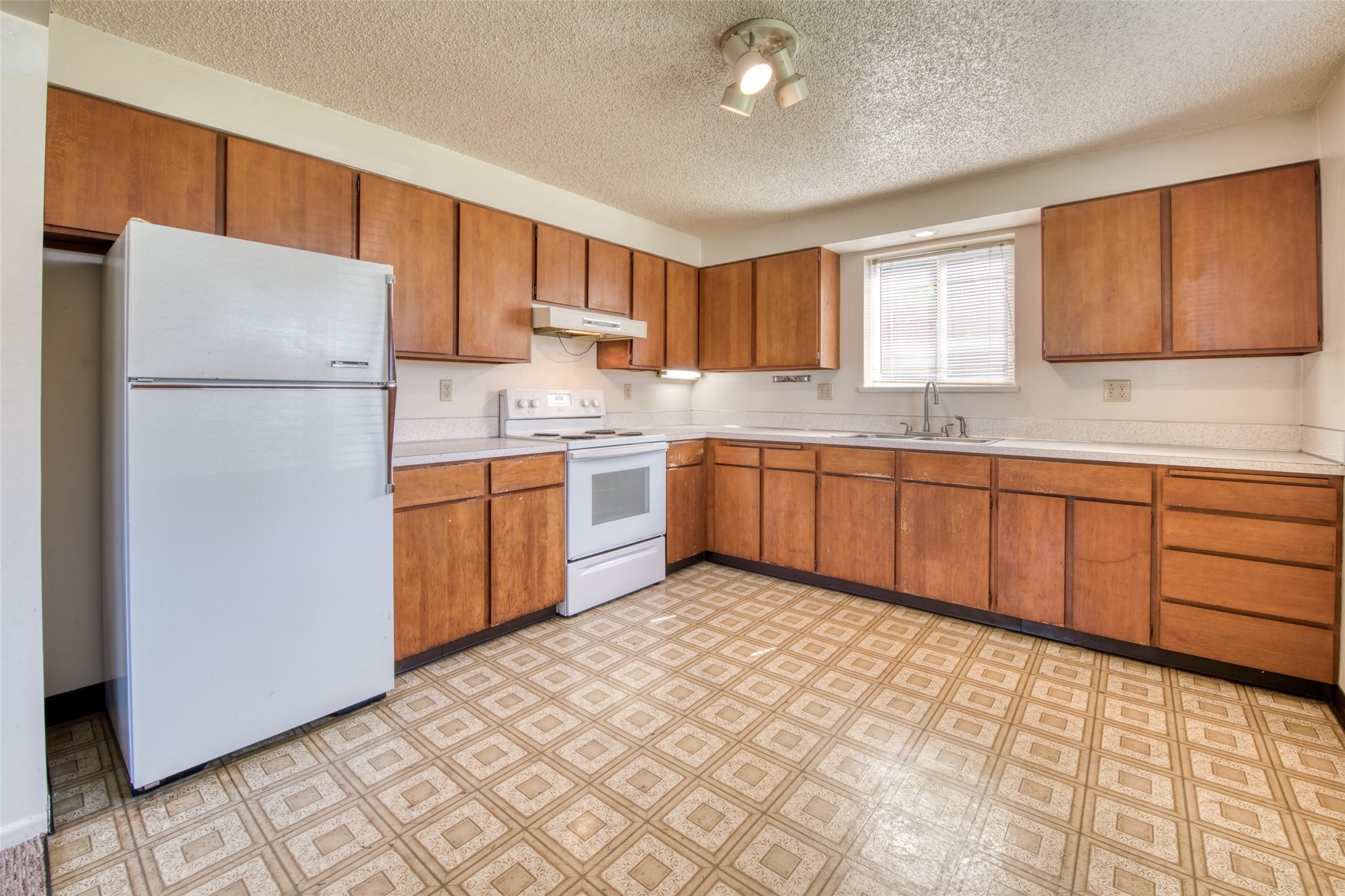 645 S 1st Street W