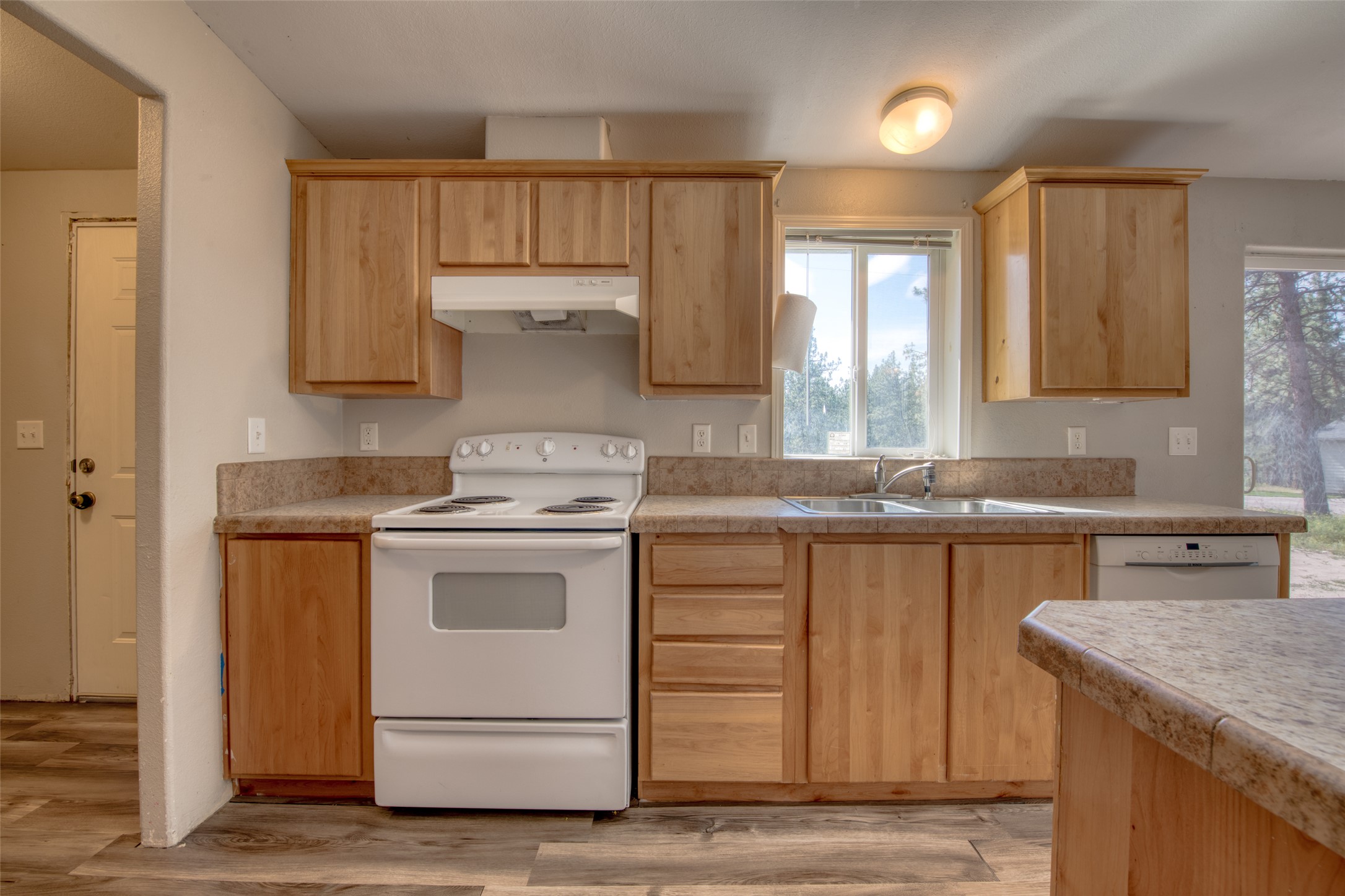 845 Pineview Drive