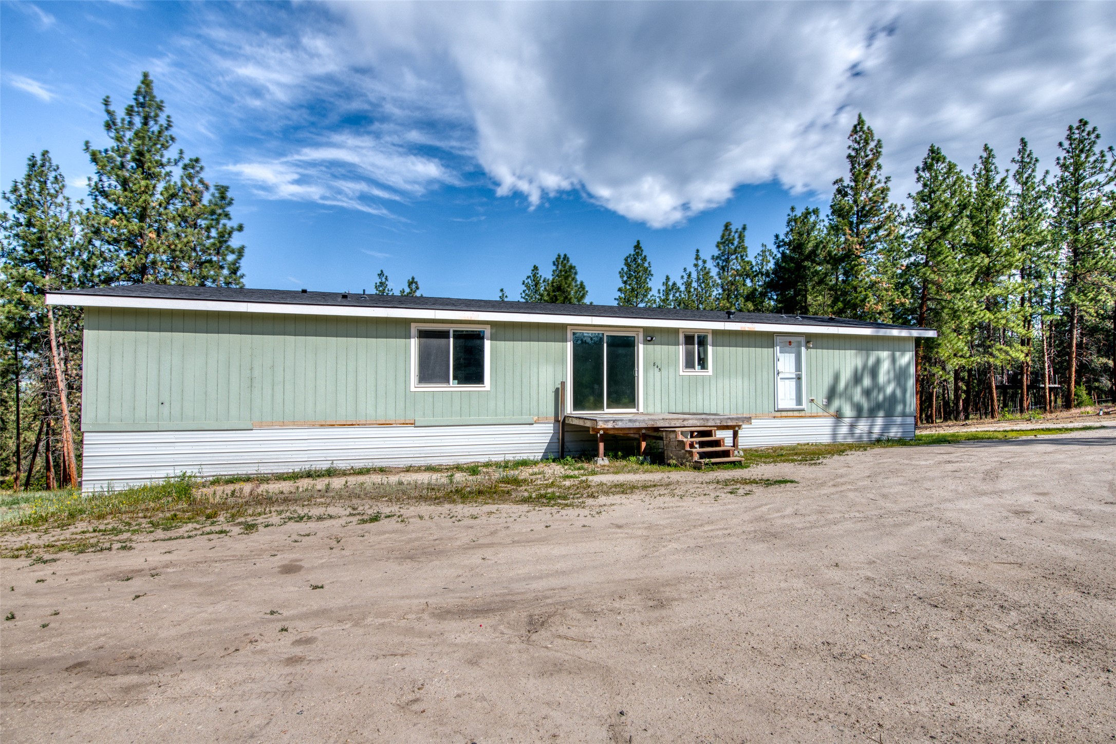 845 Pineview Drive