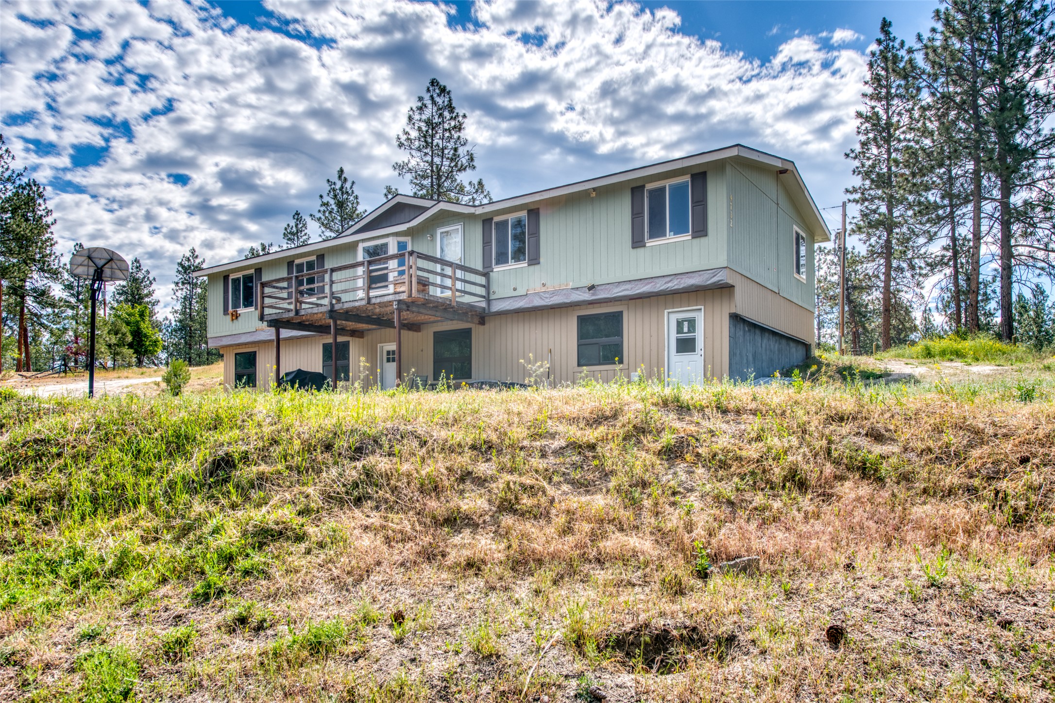 845 Pineview Drive