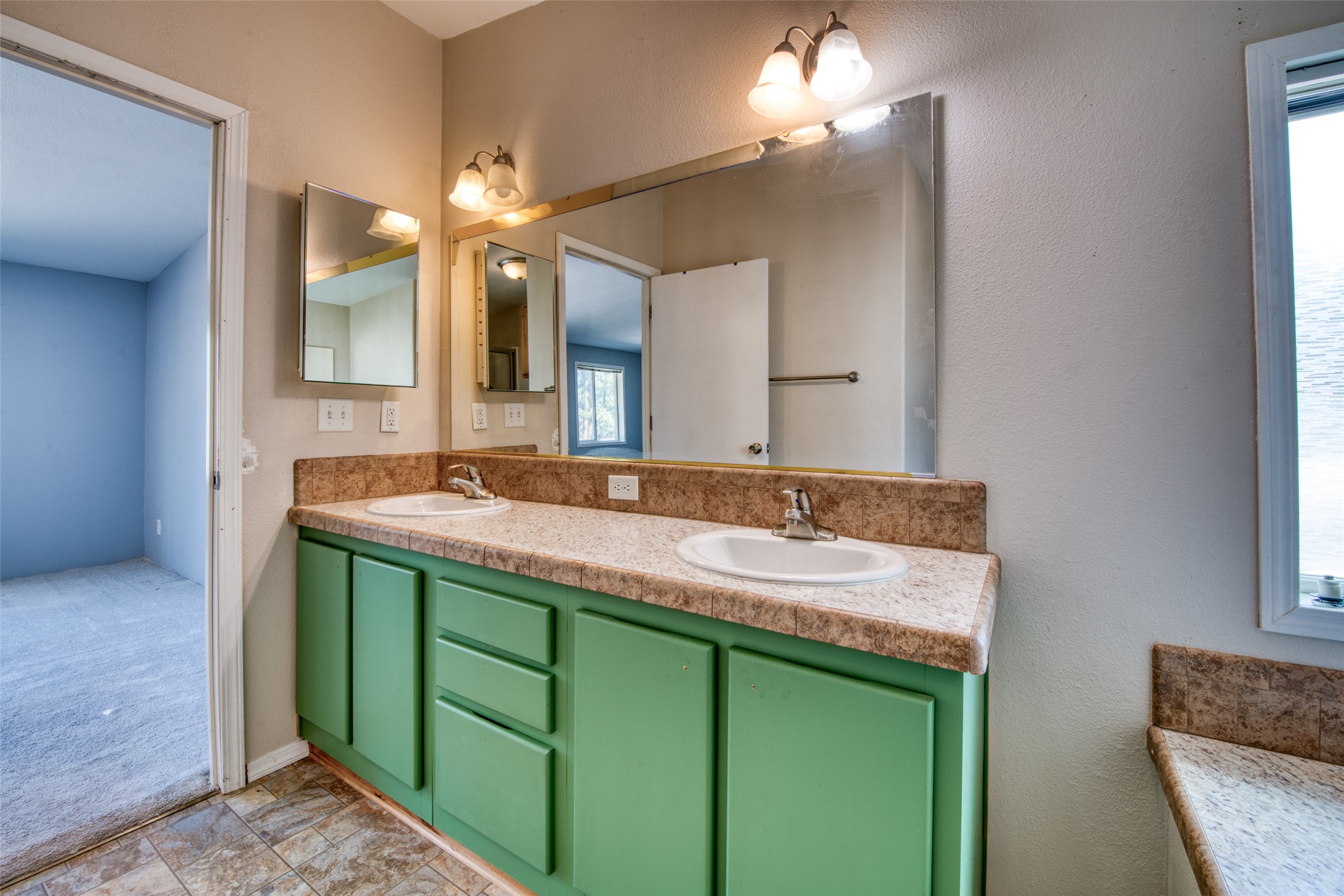 845 Pineview Drive