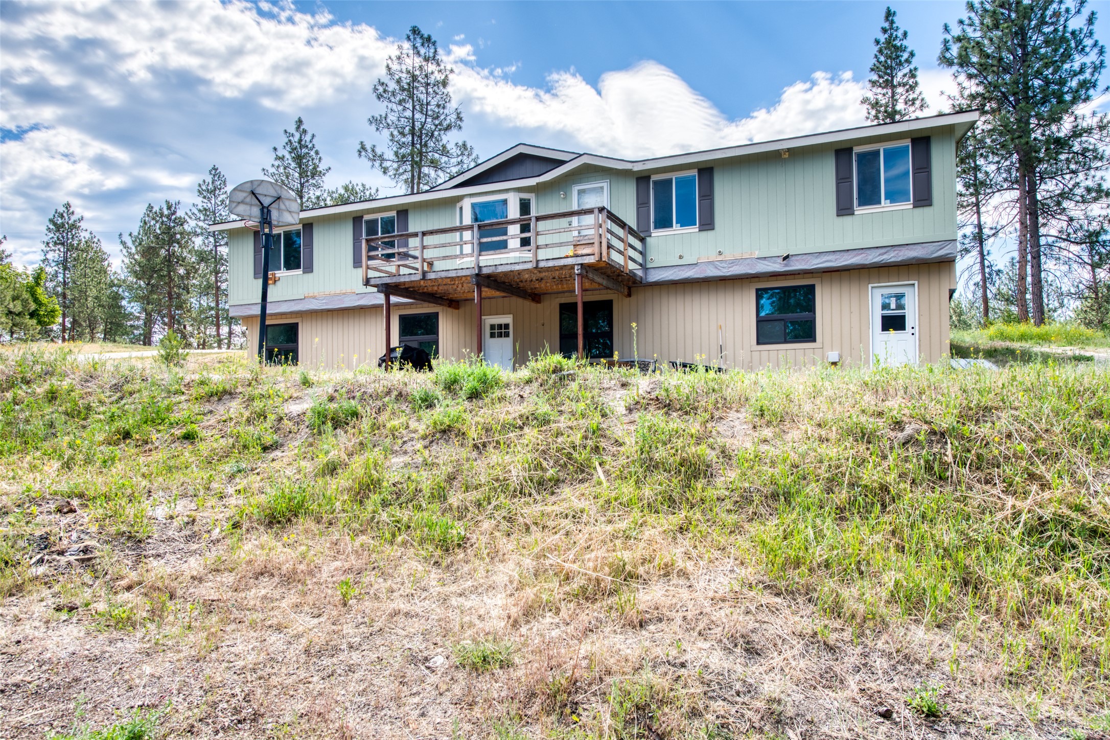 845 Pineview Drive
