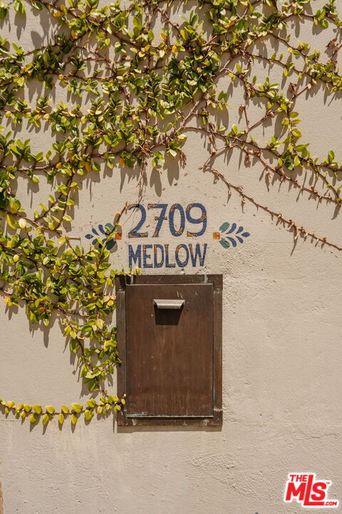 2709 Medlow Ave