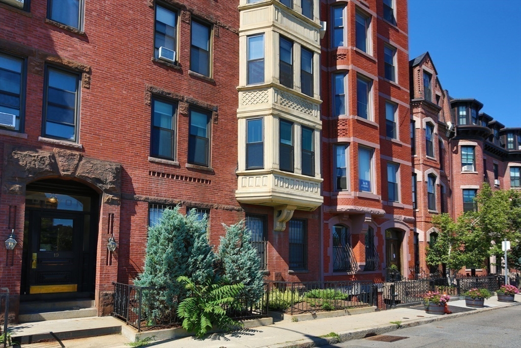 19 Cortes Street # 4