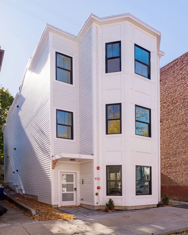 231 Everett Street # 1