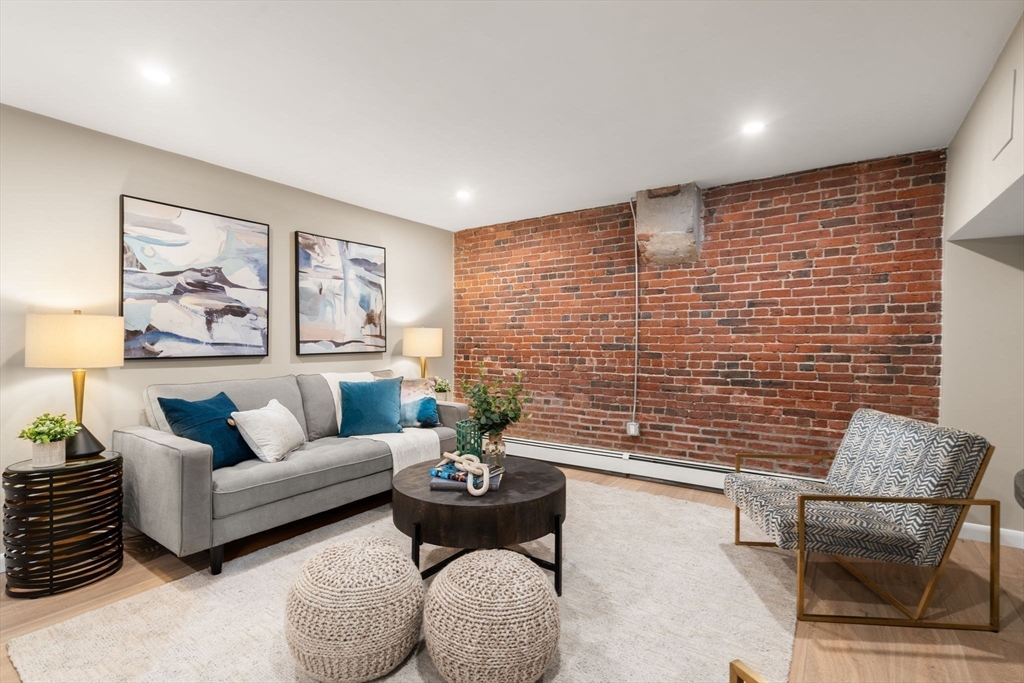 19 Cortes St # 11